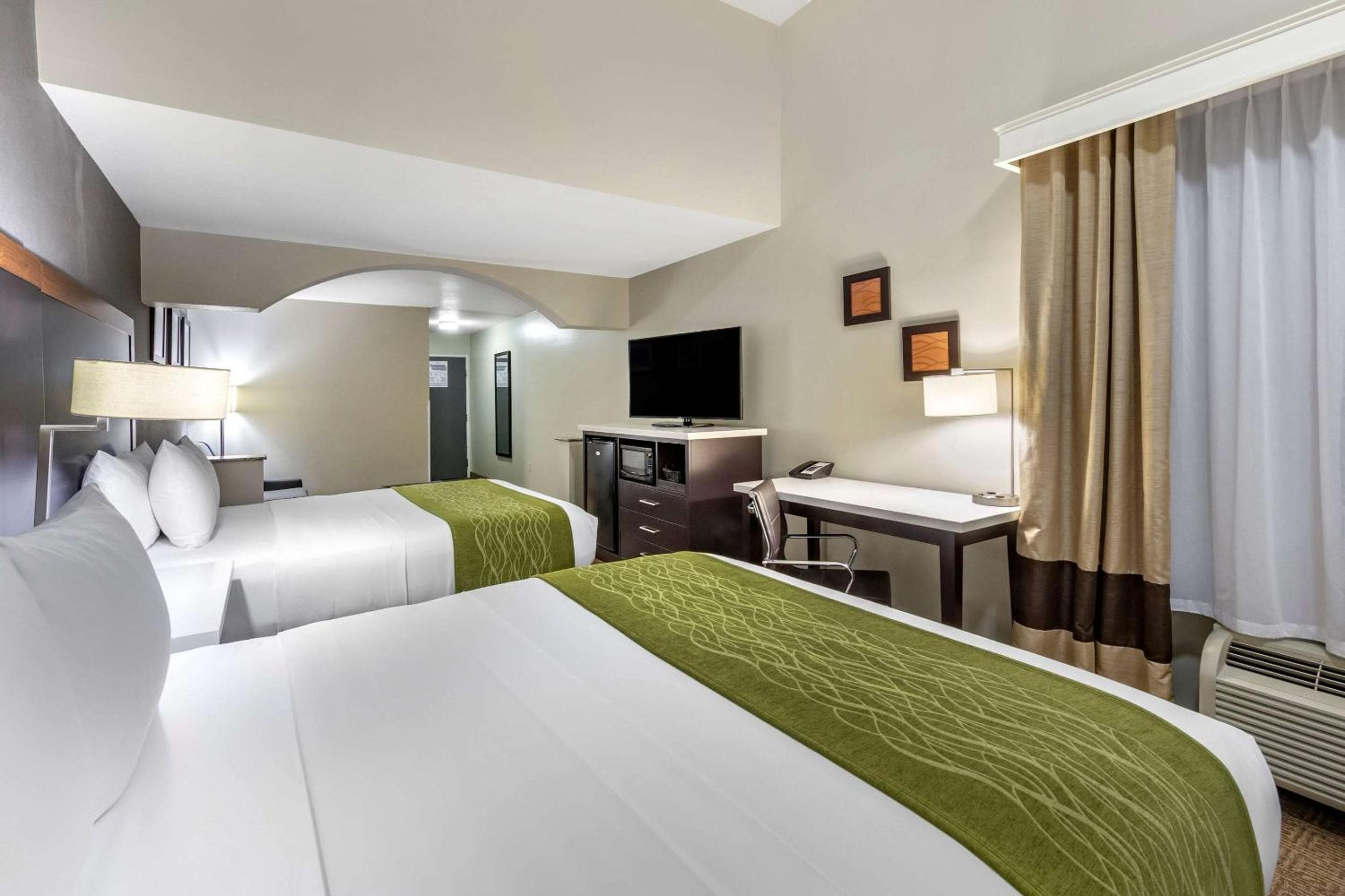 Comfort Inn & Suites Near Universal - N Hollywood - Burbank — 22