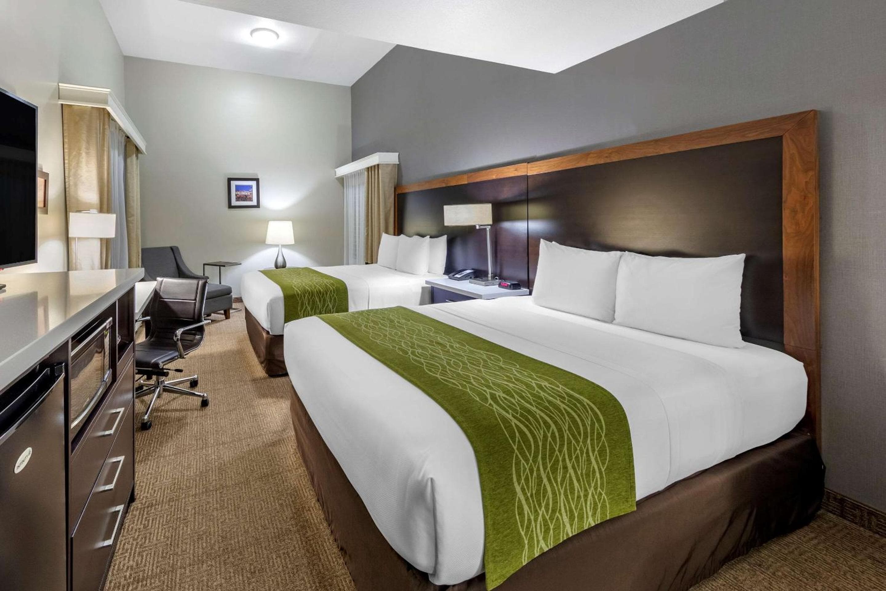Comfort Inn & Suites Near Universal - N Hollywood - Burbank — 24