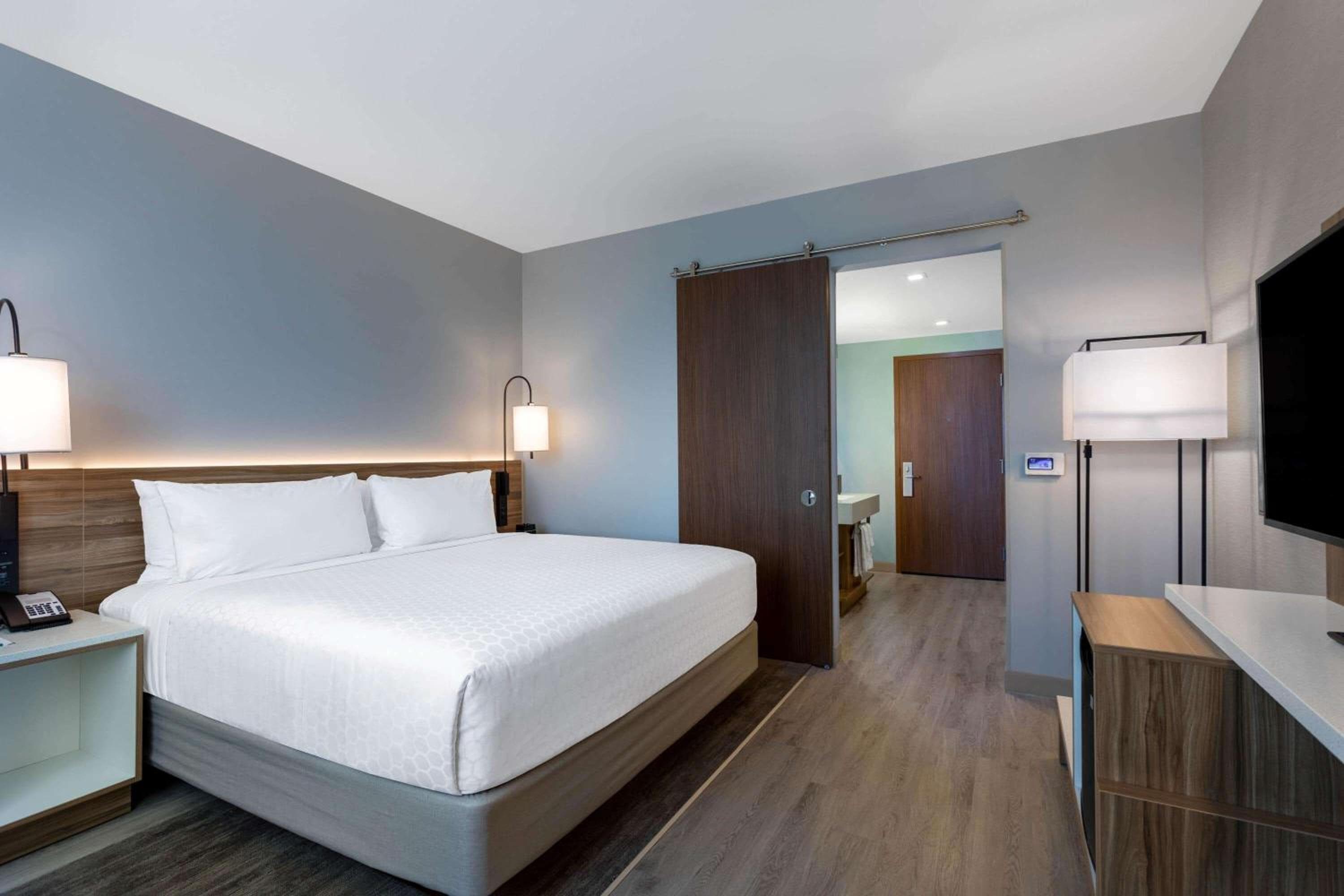 Wyndham Garden Miami International Airport — 8