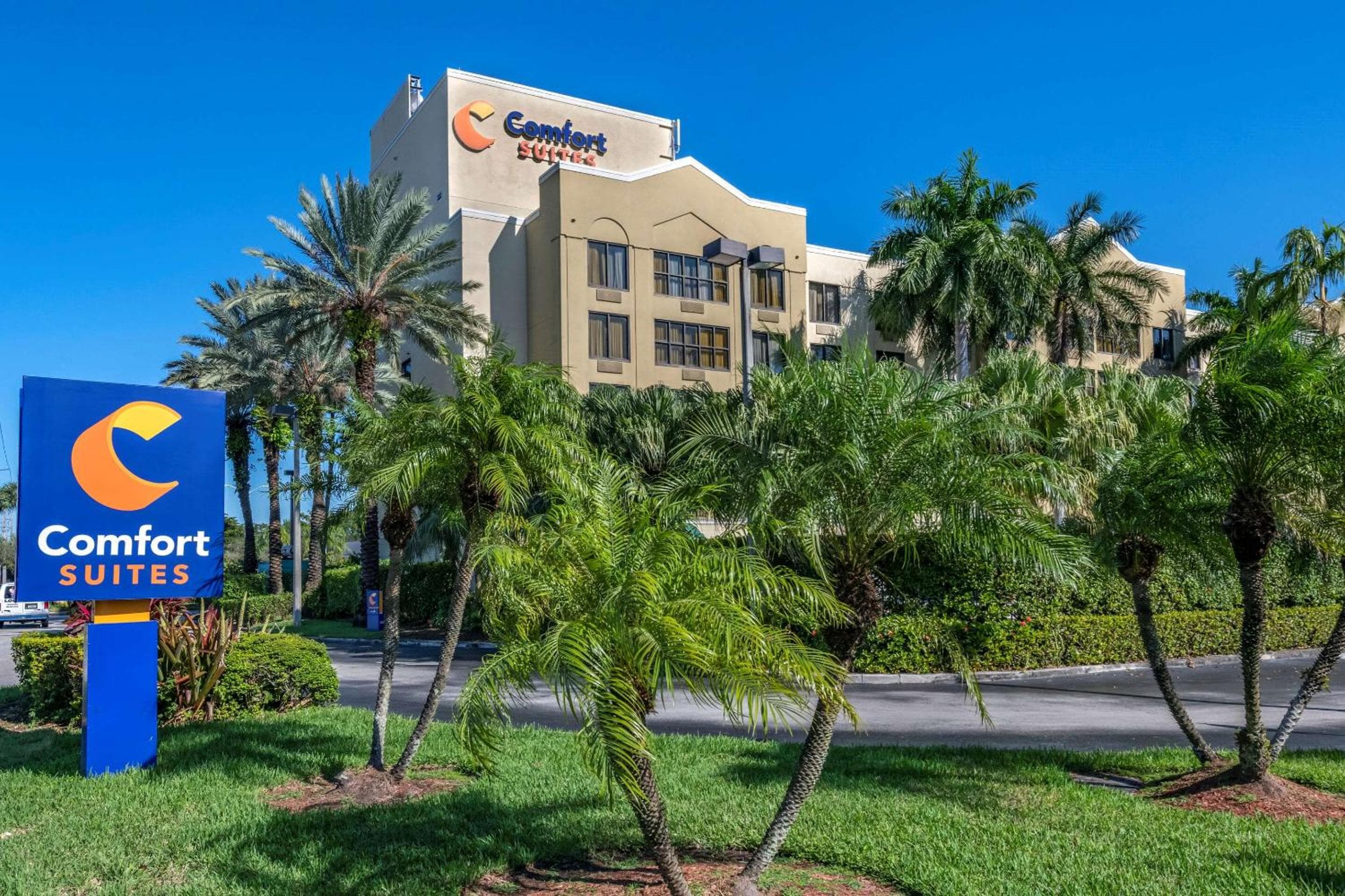 Comfort Suites Miami - Kendall — 1