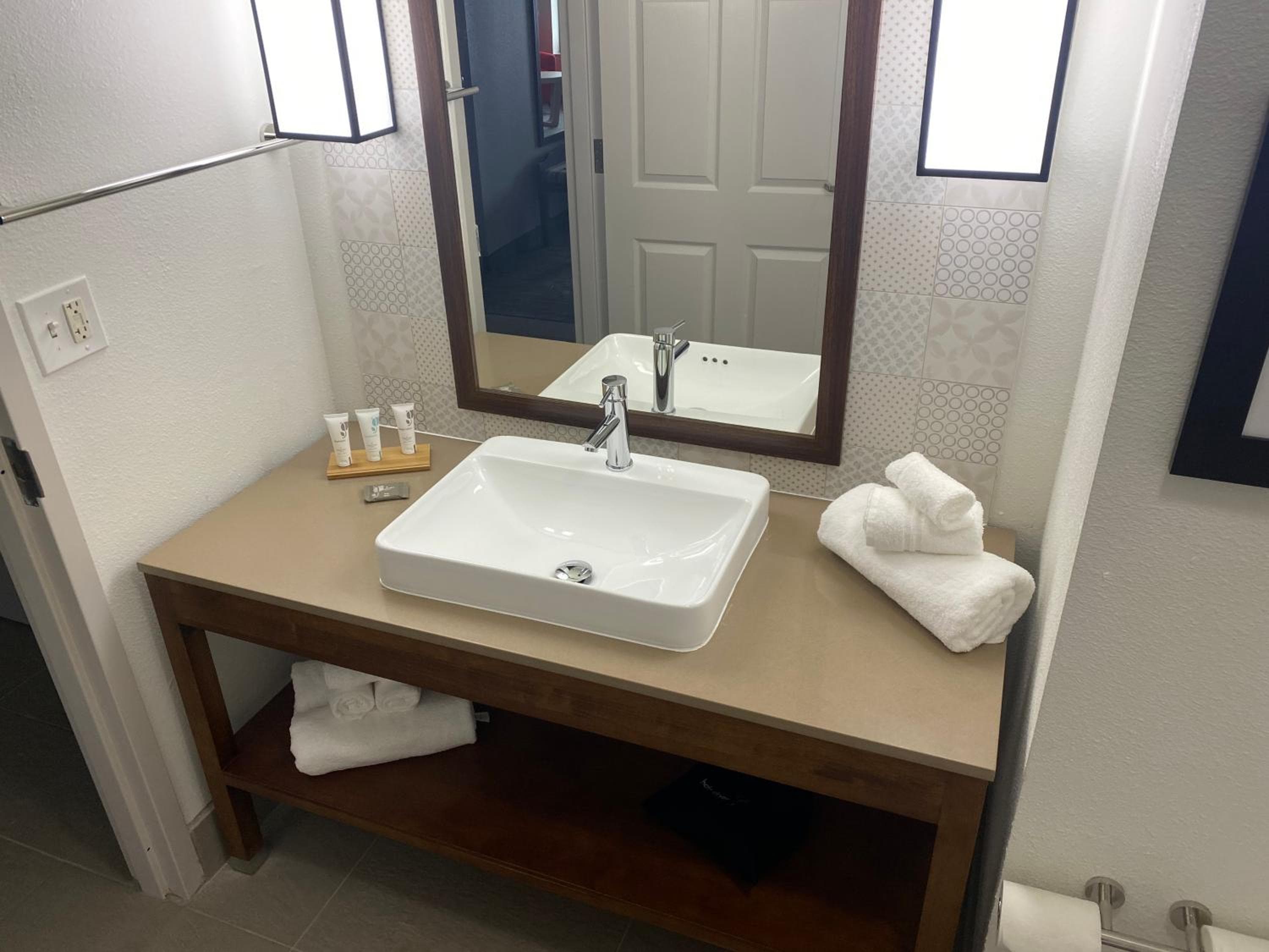 Country Inn & Suites by Radisson, RJ Stadium - Tampa Airport East — 5