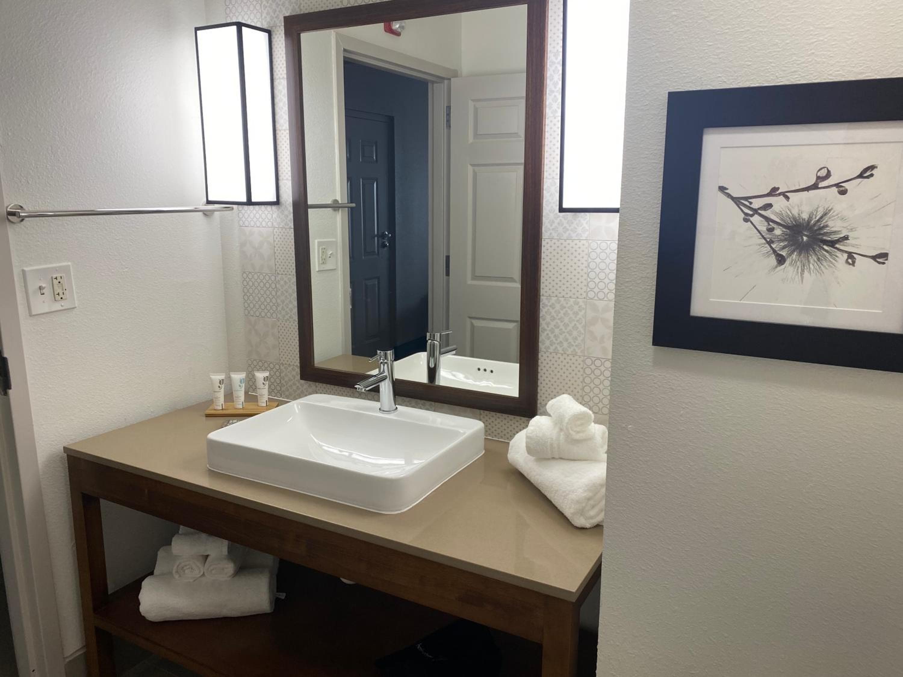 Country Inn & Suites by Radisson, RJ Stadium - Tampa Airport East — 3