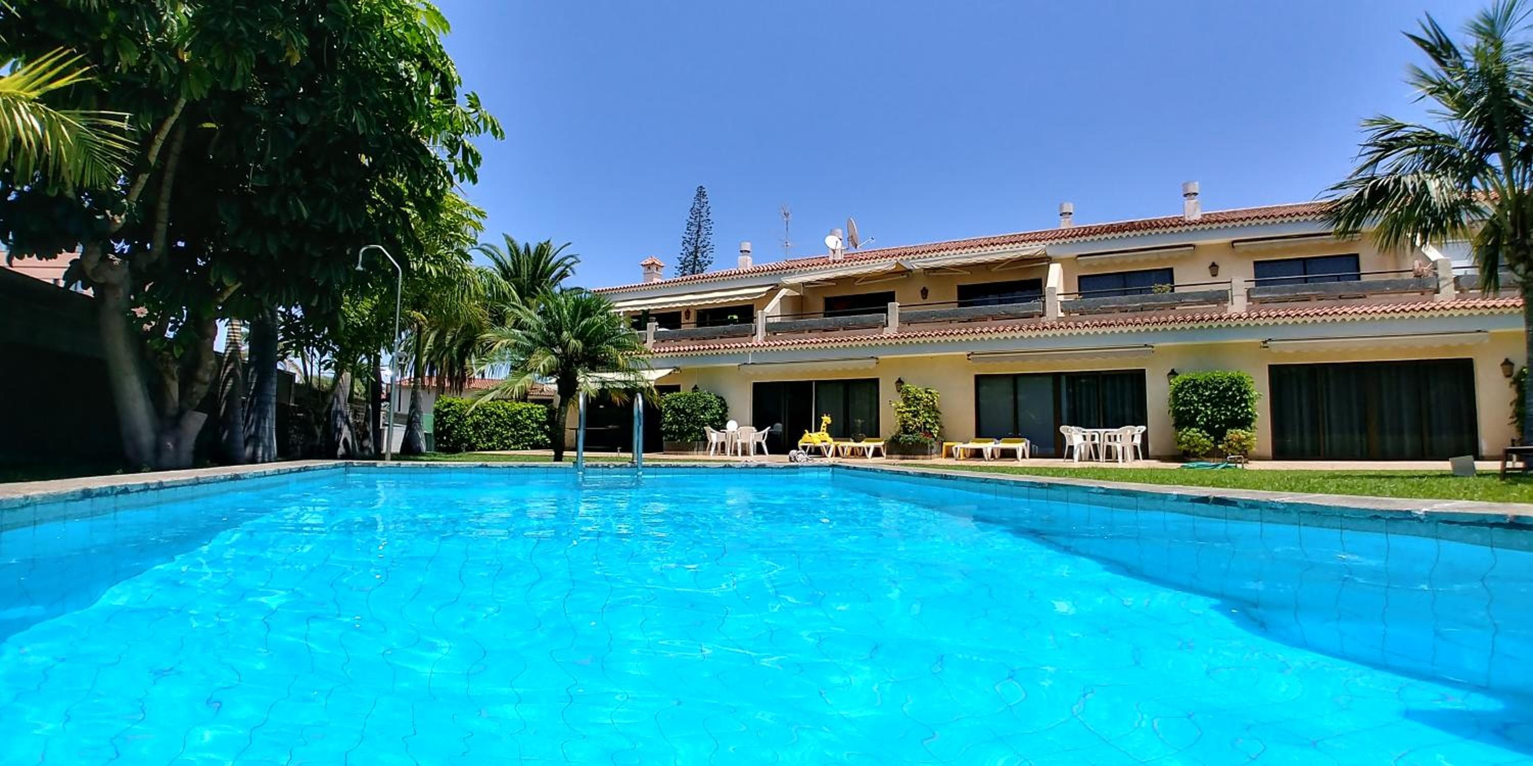 Elegant and Peaceful Aparments with Pool and Garden — 1