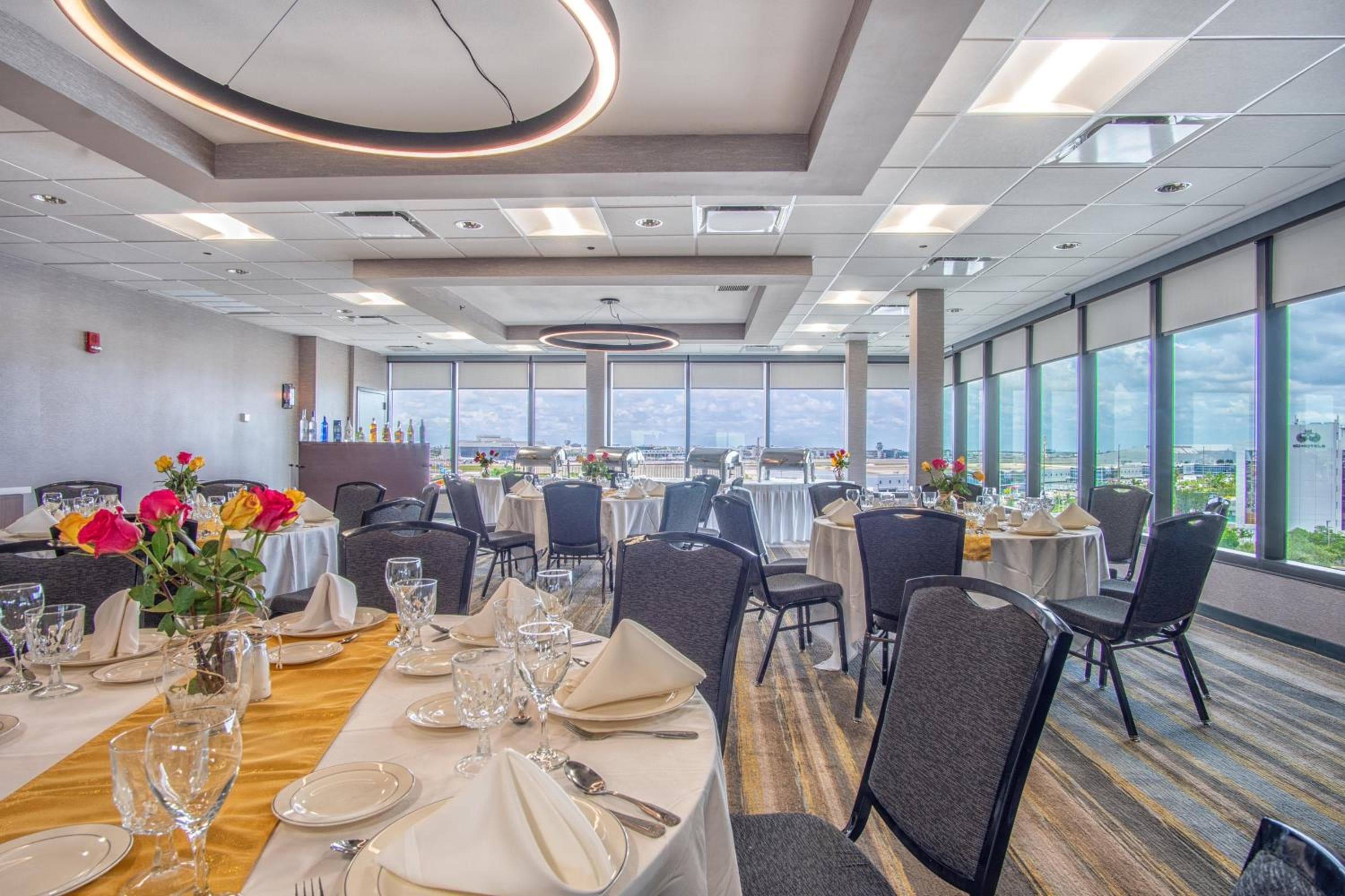 Holiday Inn Miami International Airport by IHG — 10