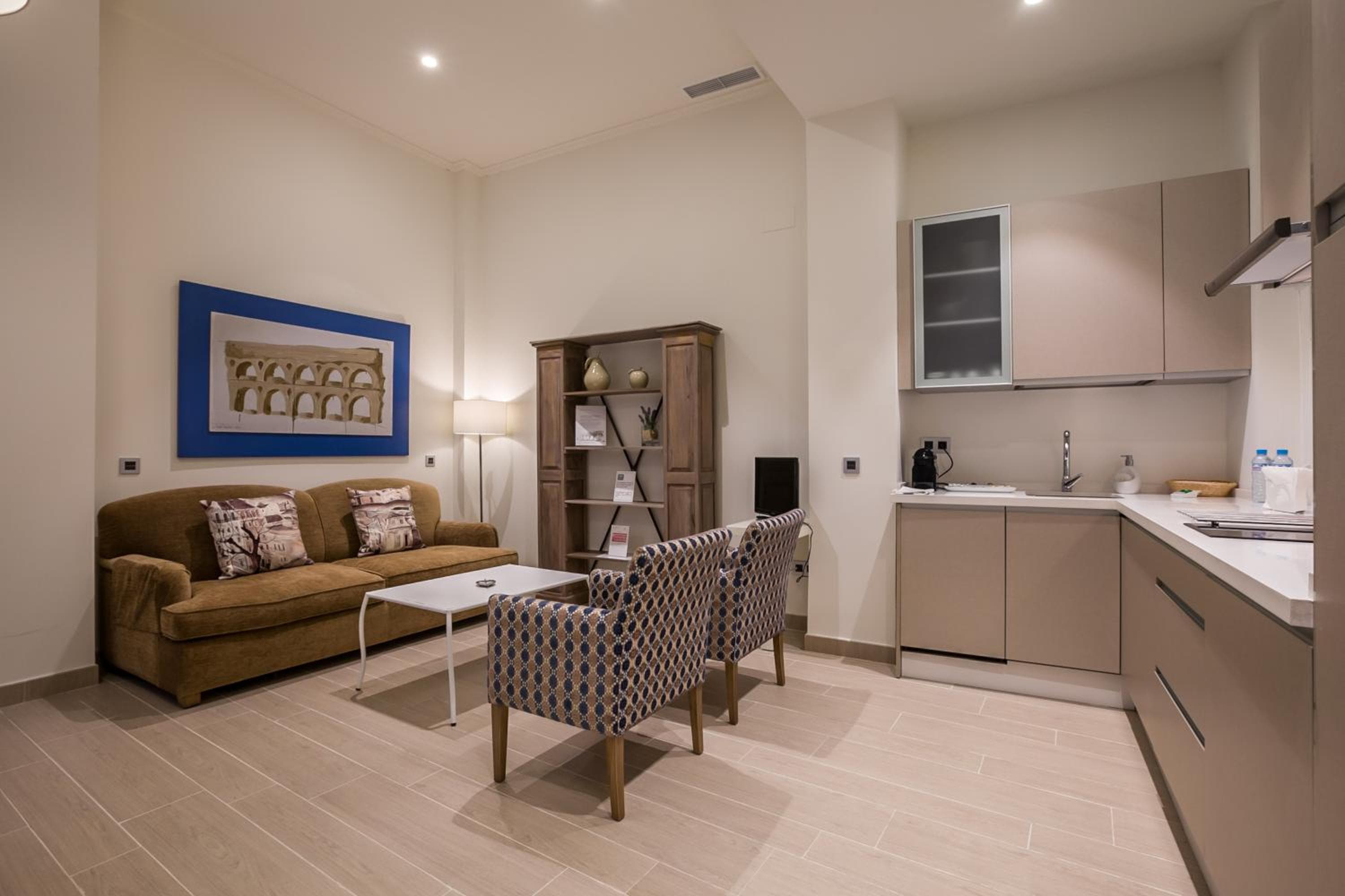 Welldone Cathedral Suites — 16