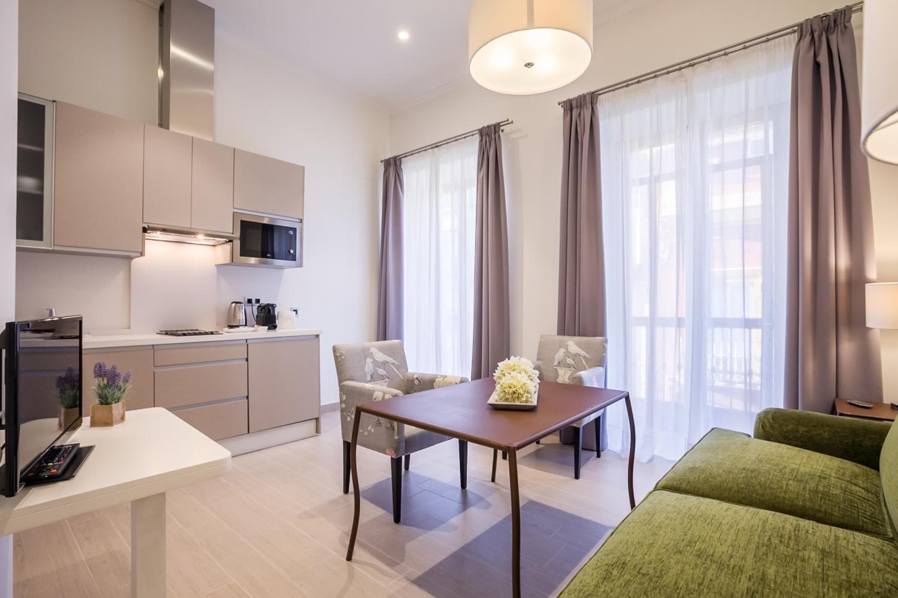 Welldone Cathedral Suites — 9