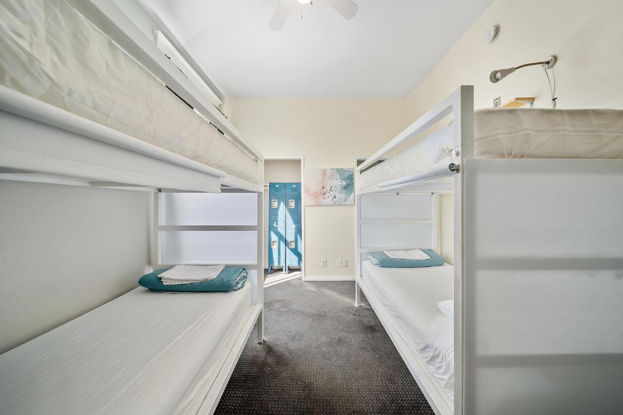 Samesun Venice Beach Hotel & Hostel — 23