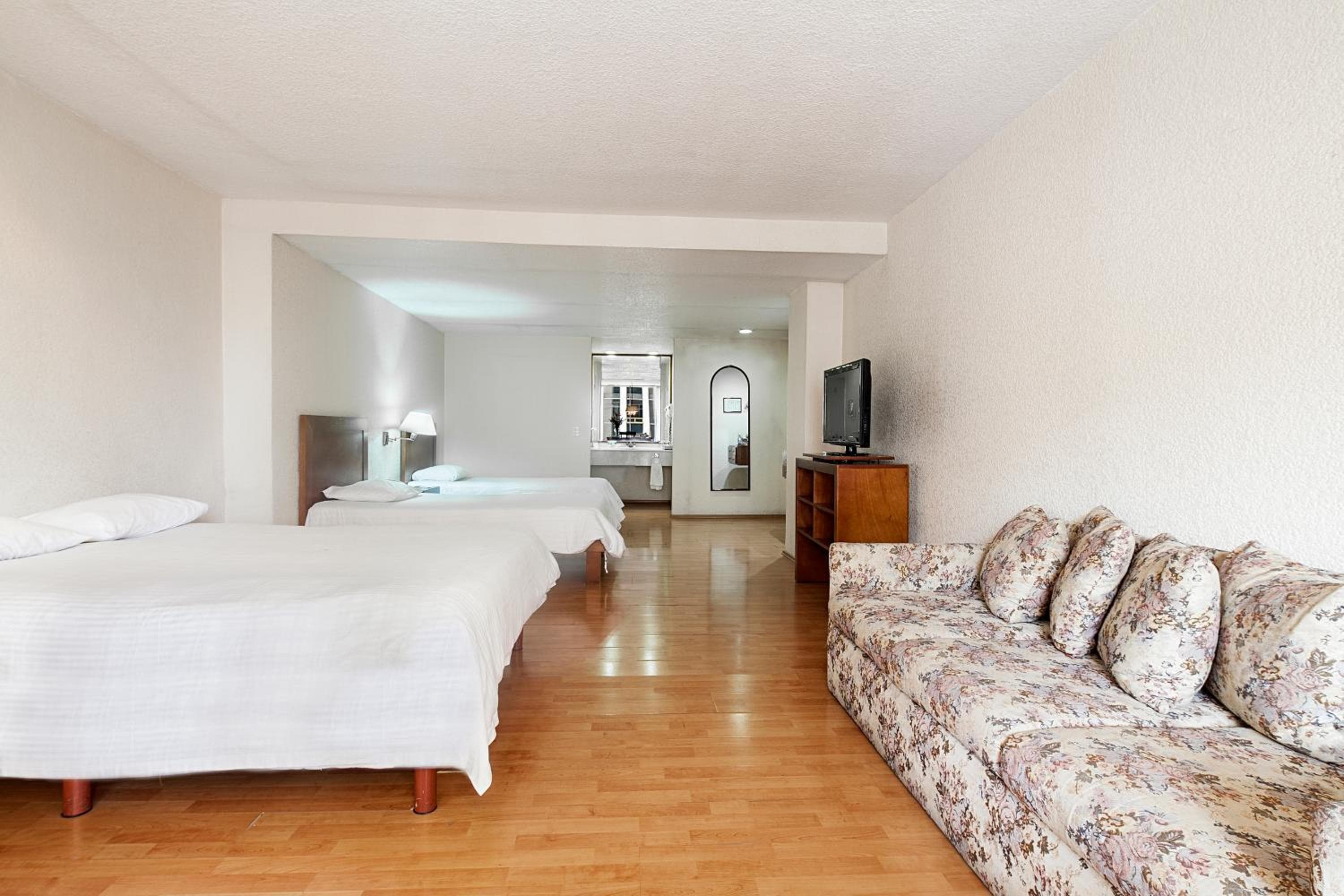 Exe Suites San Marino — 6