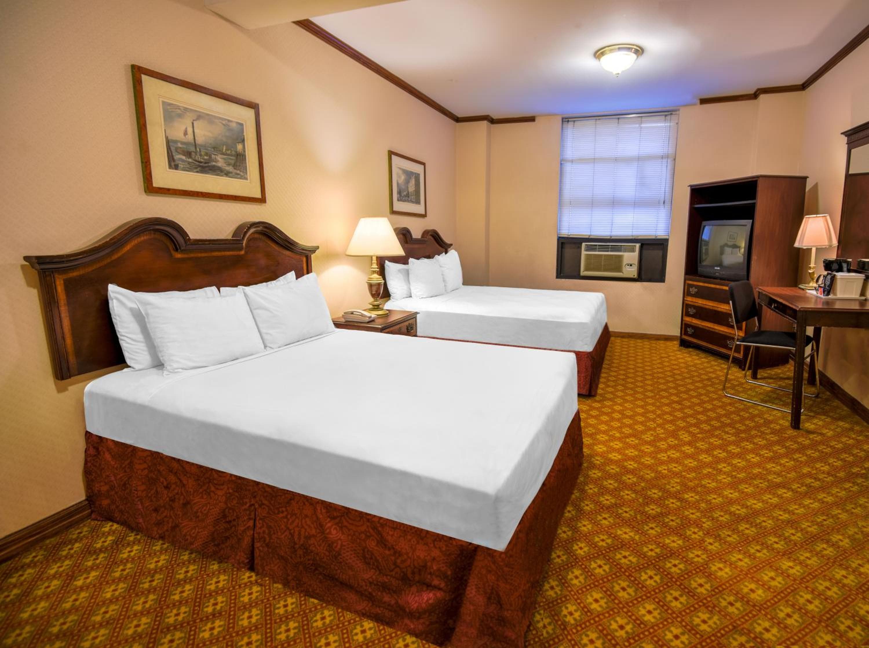 Night Hotel Broadway — 7