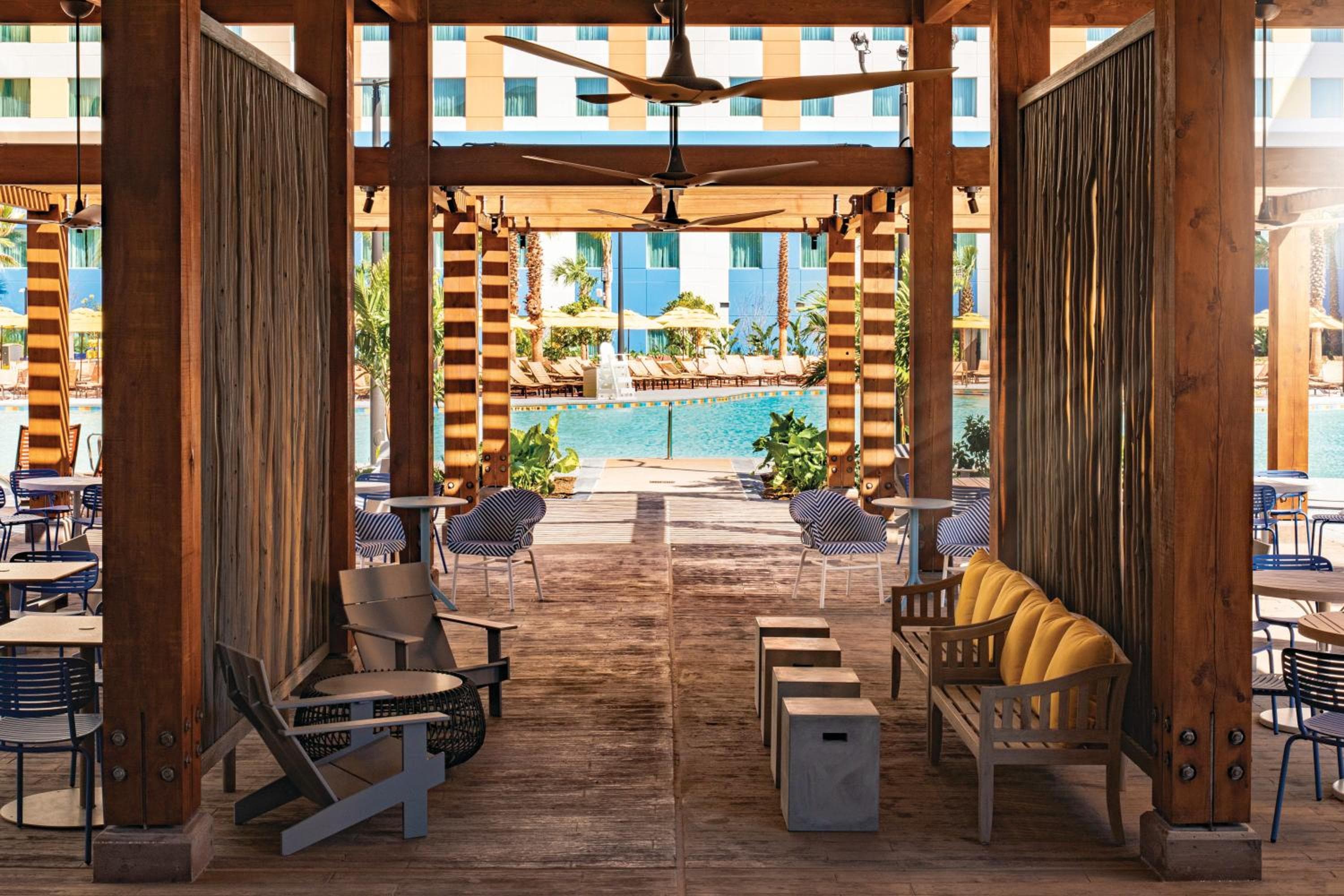Universal's Endless Summer Resort - Dockside Inn and Suites — 7
