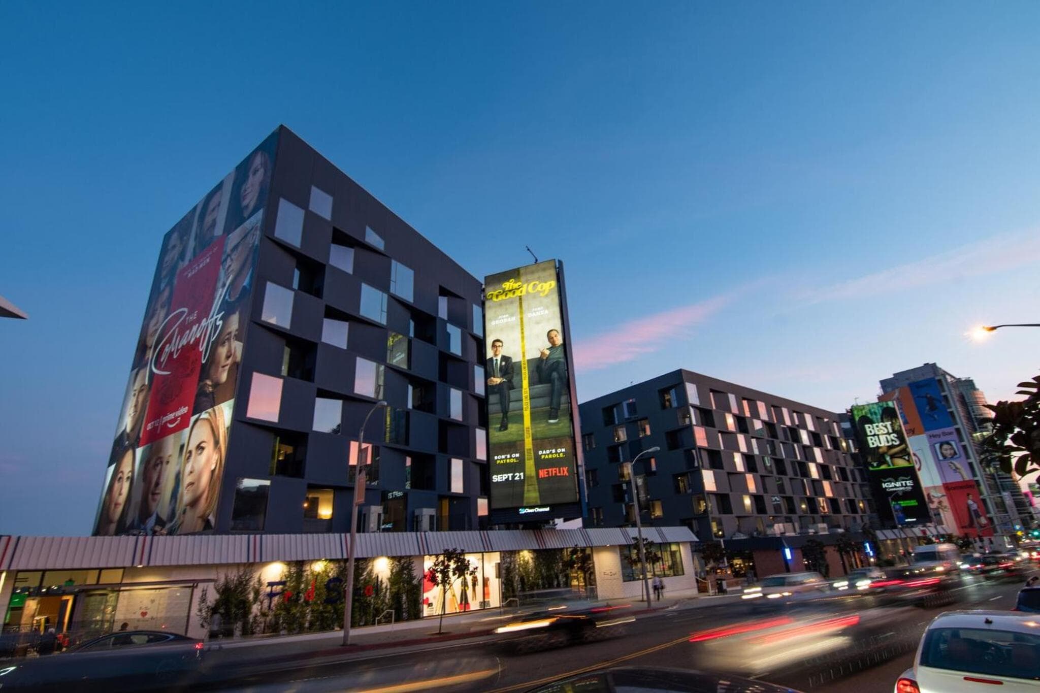 También conocido como West Hollywood, residencias de apartamentos con servicios — 20