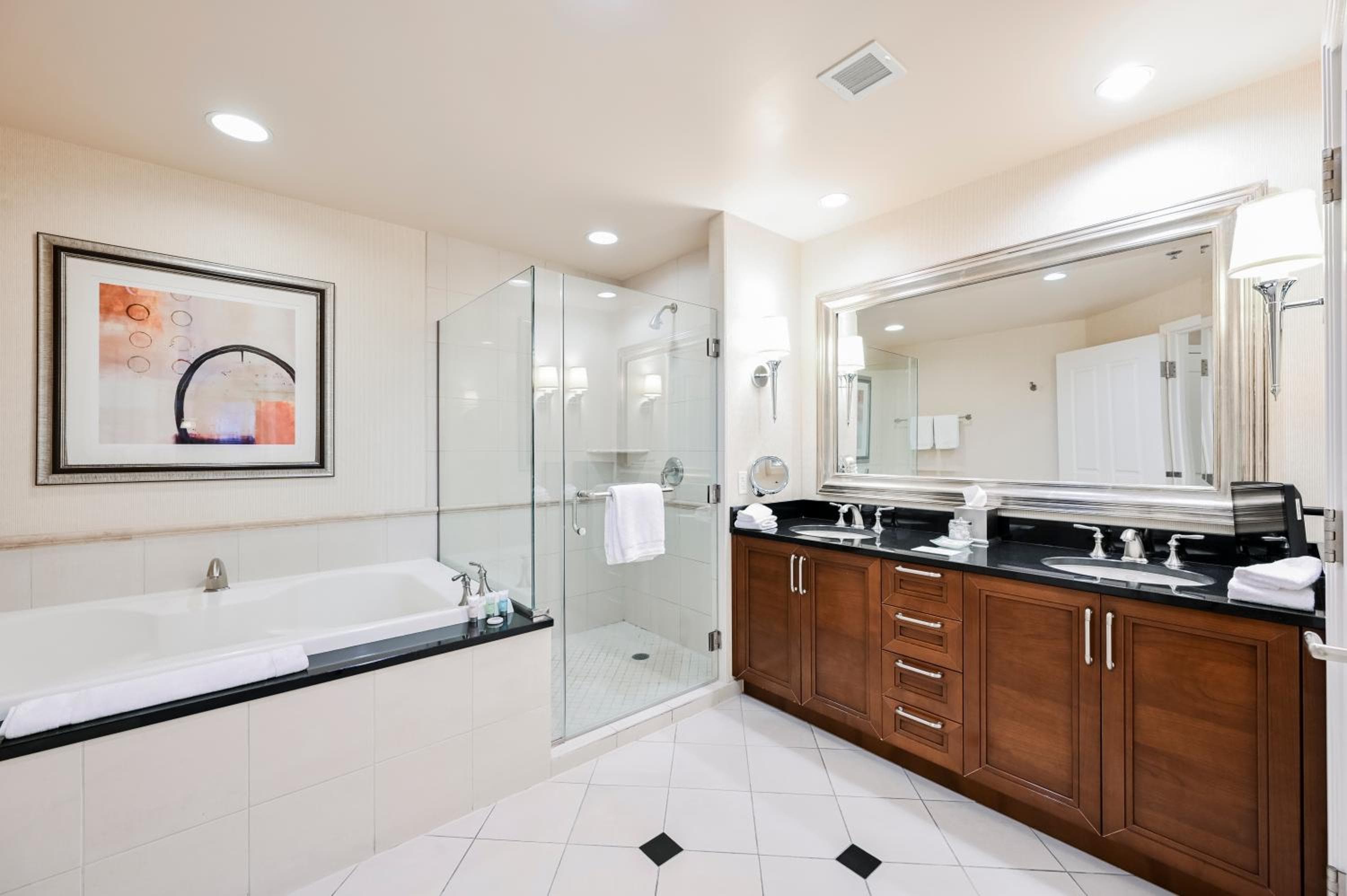 Penthouse Suite with Strip View at The Signature At MGM Grand — 3