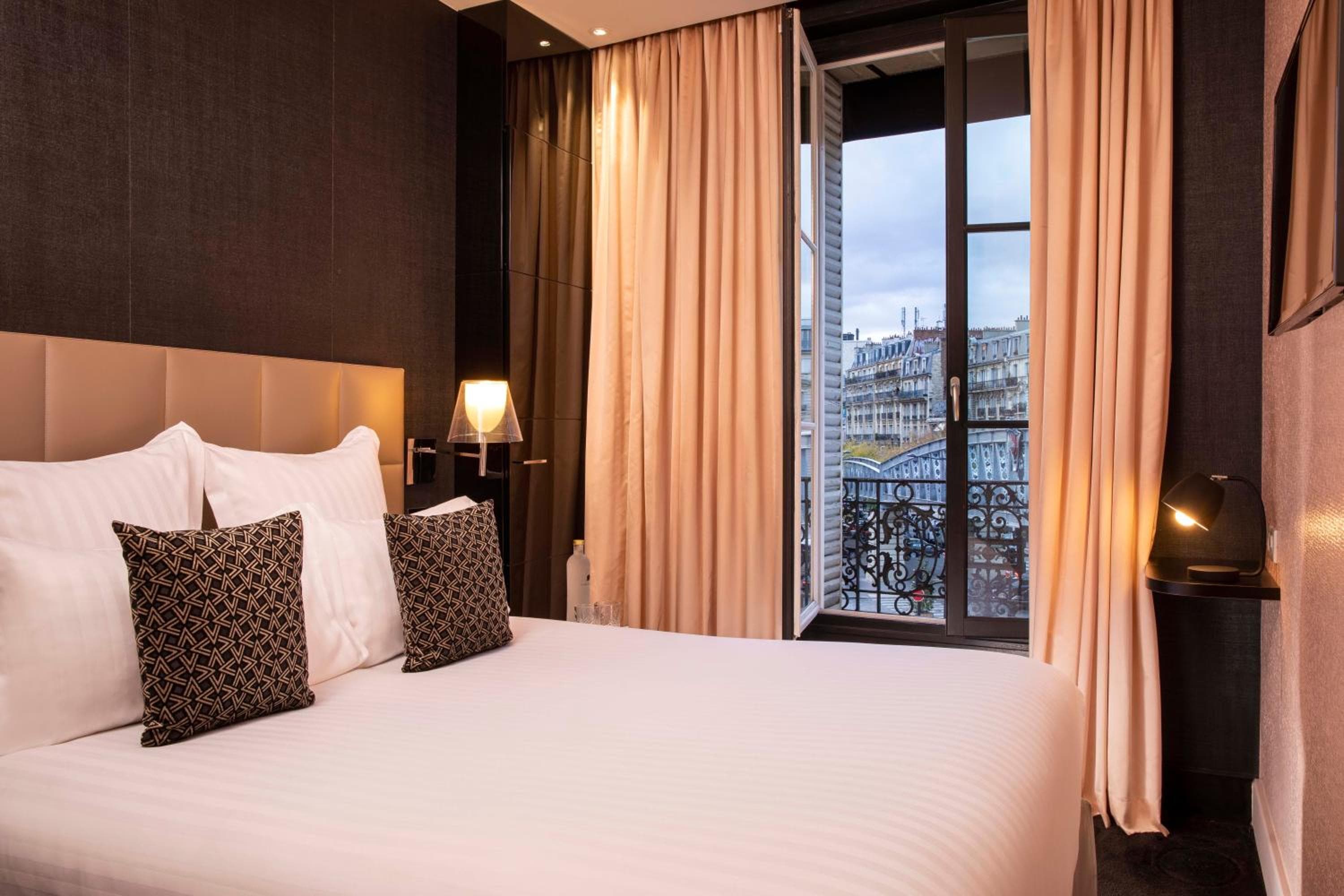 First Hotel Paris Tour Eiffel — 4