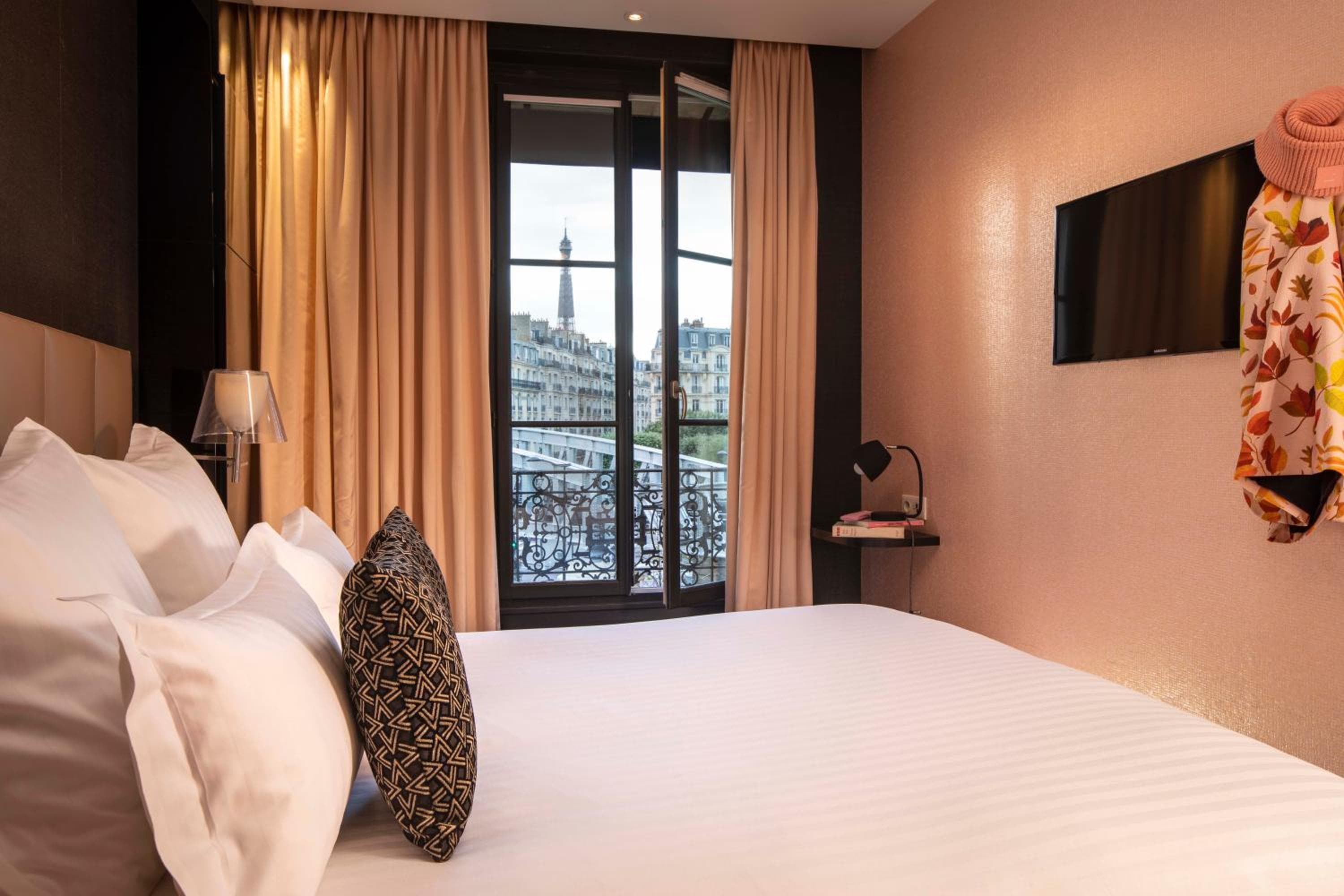 First Hotel Paris Tour Eiffel — 5