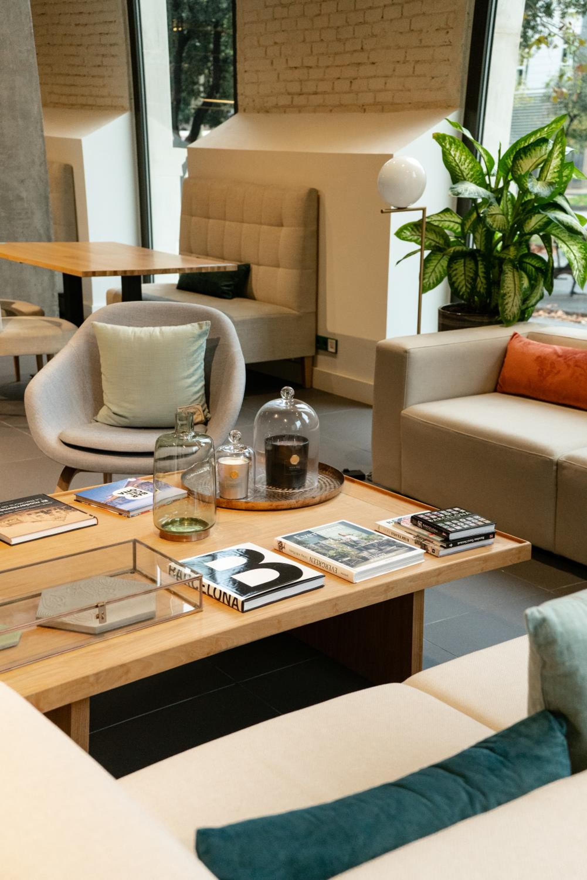 Occidental Diagonal 414 — 14