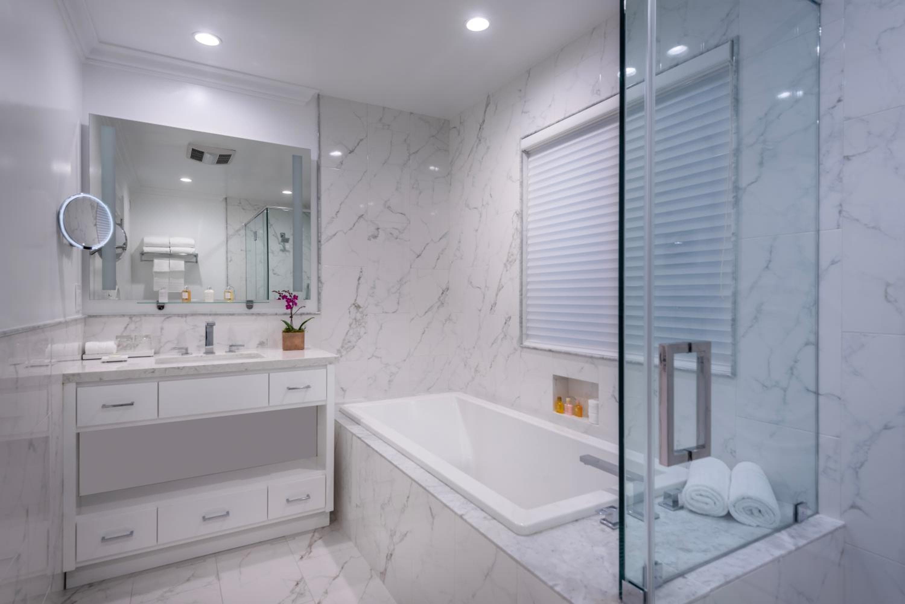 Beverly Hills Plaza Hotel & Spa — 7