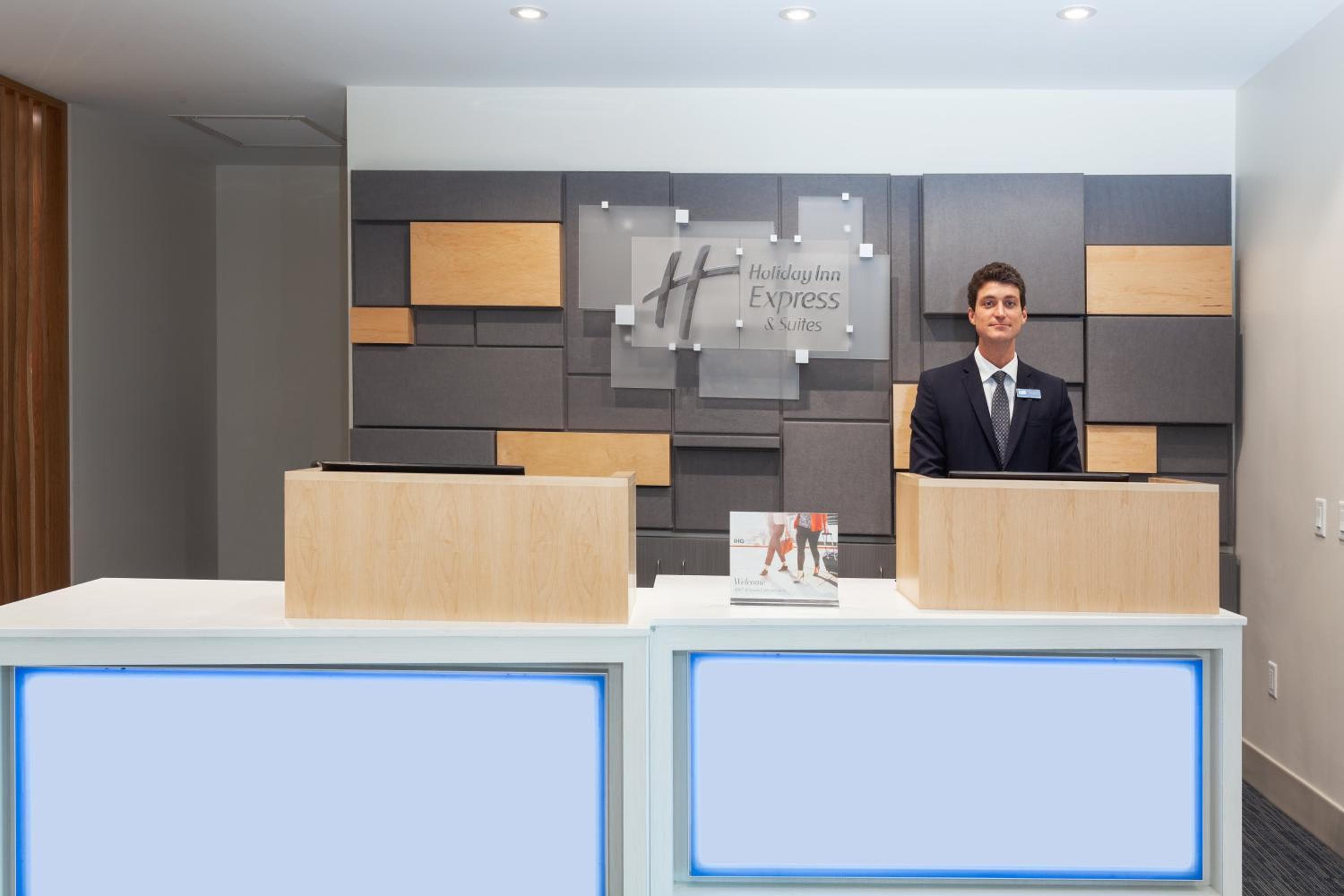 Holiday Inn Express Hotel & Suites Fort Lauderdale Airport/Cruise Port by IHG — 9