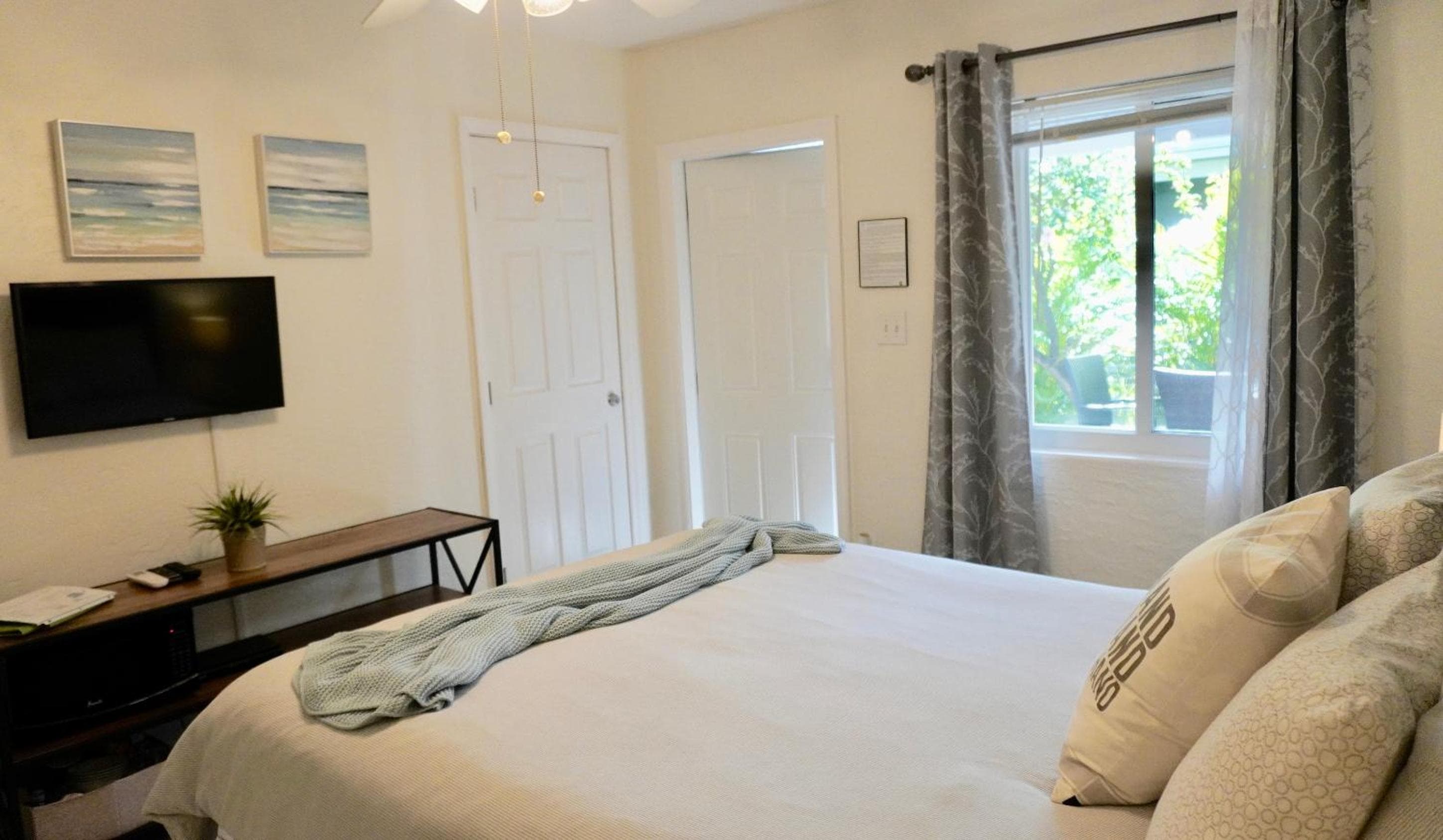 4145 By The Sea Inn & Suites — 4