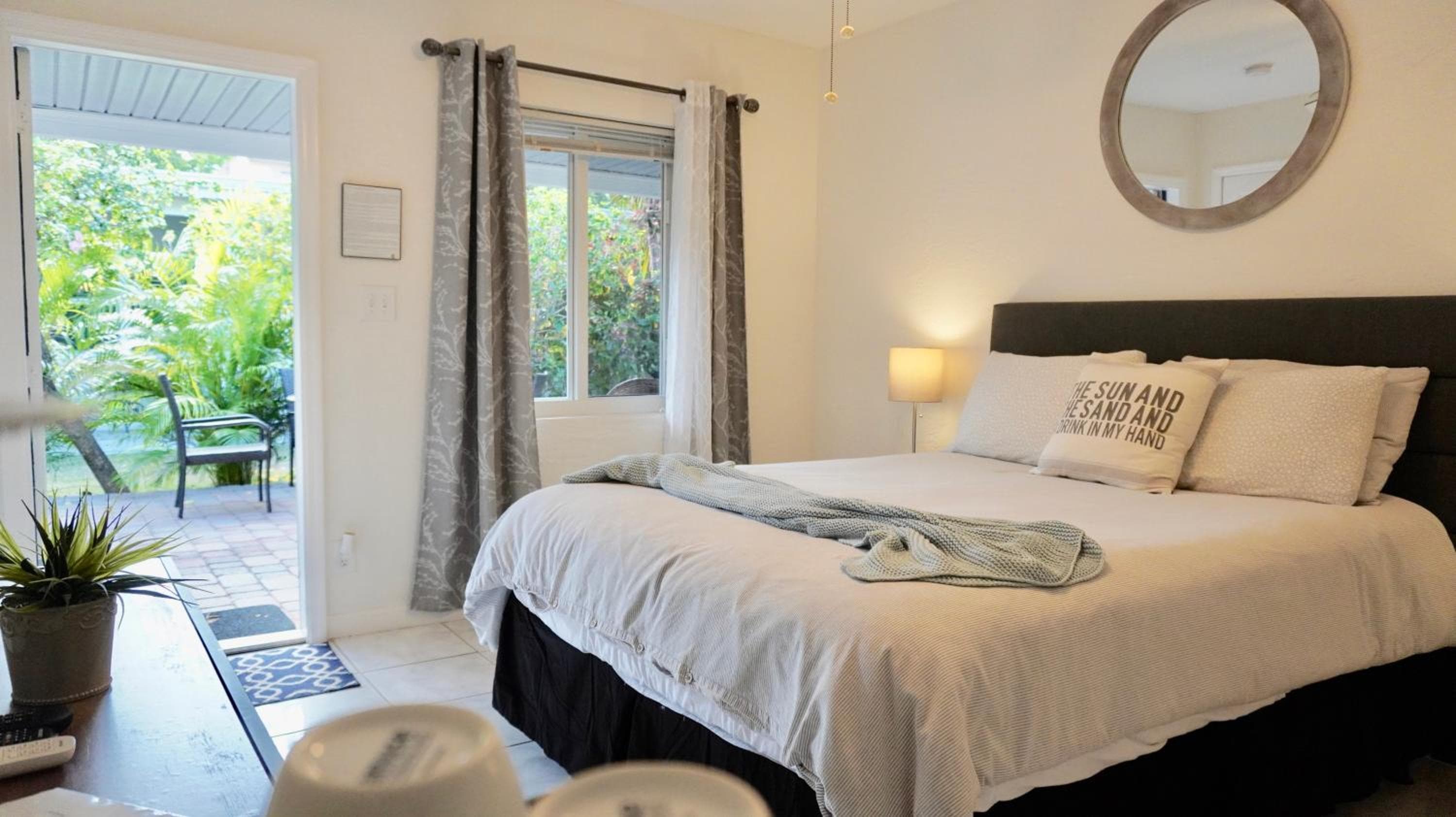 4145 By The Sea Inn & Suites — 5