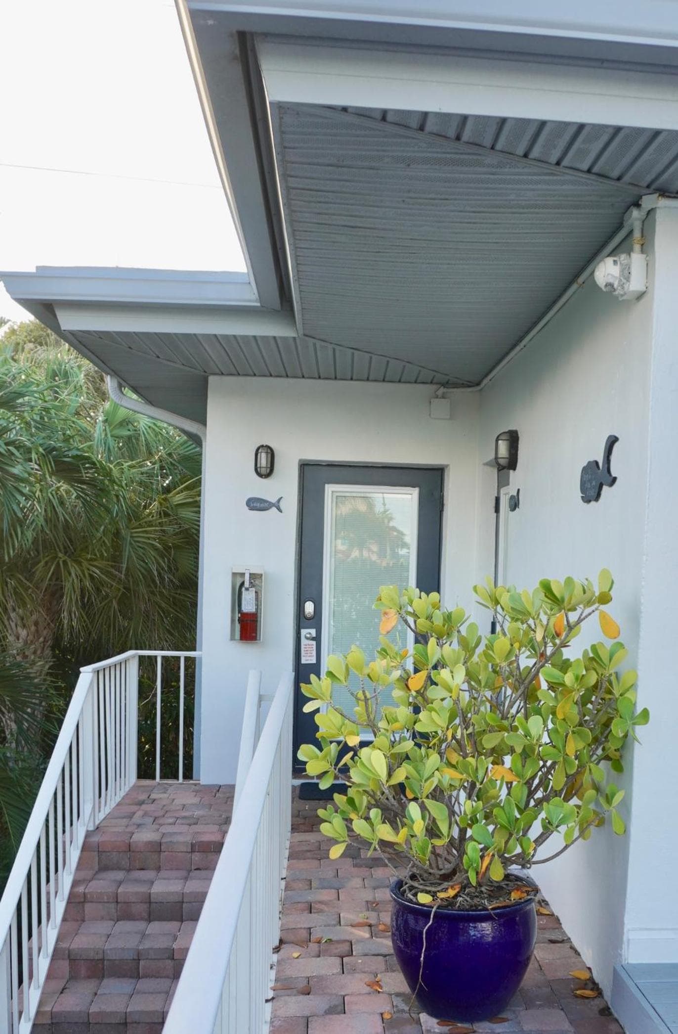 4145 By The Sea Inn & Suites — 15