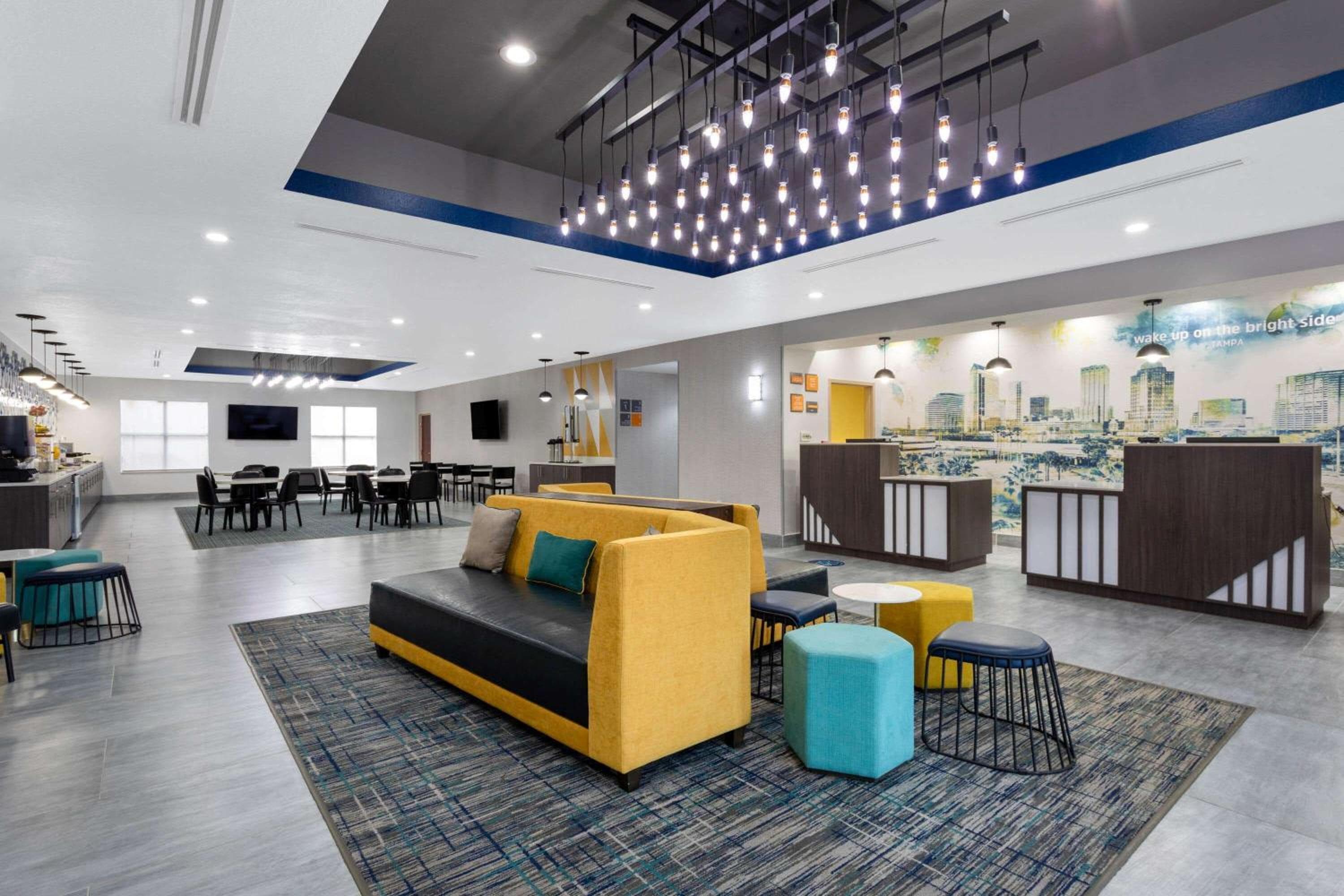 La Quinta by Wyndham Tampa Central — 11