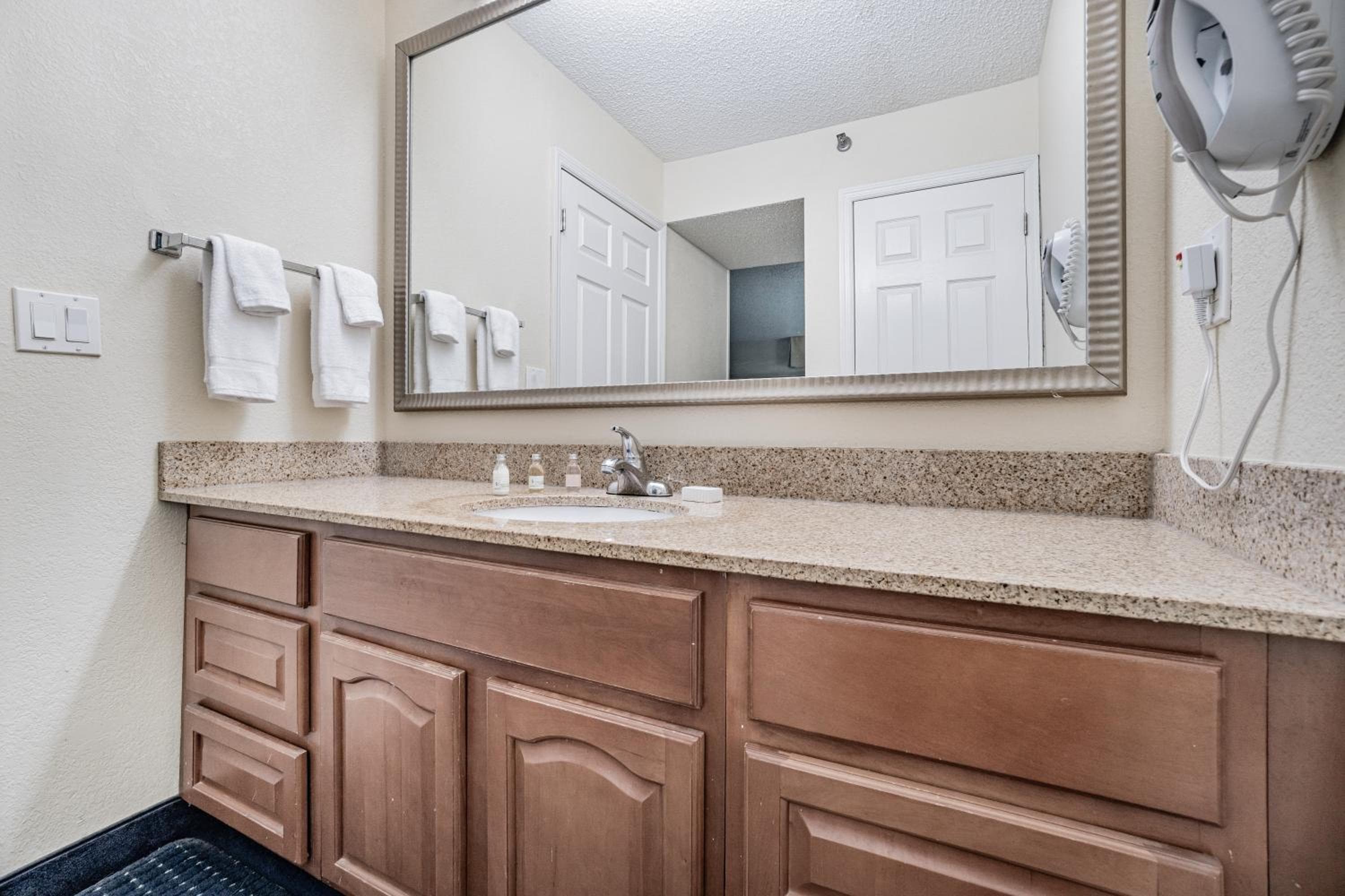 Doral Inn & Suites Miami Aeroporto Ovest — 25
