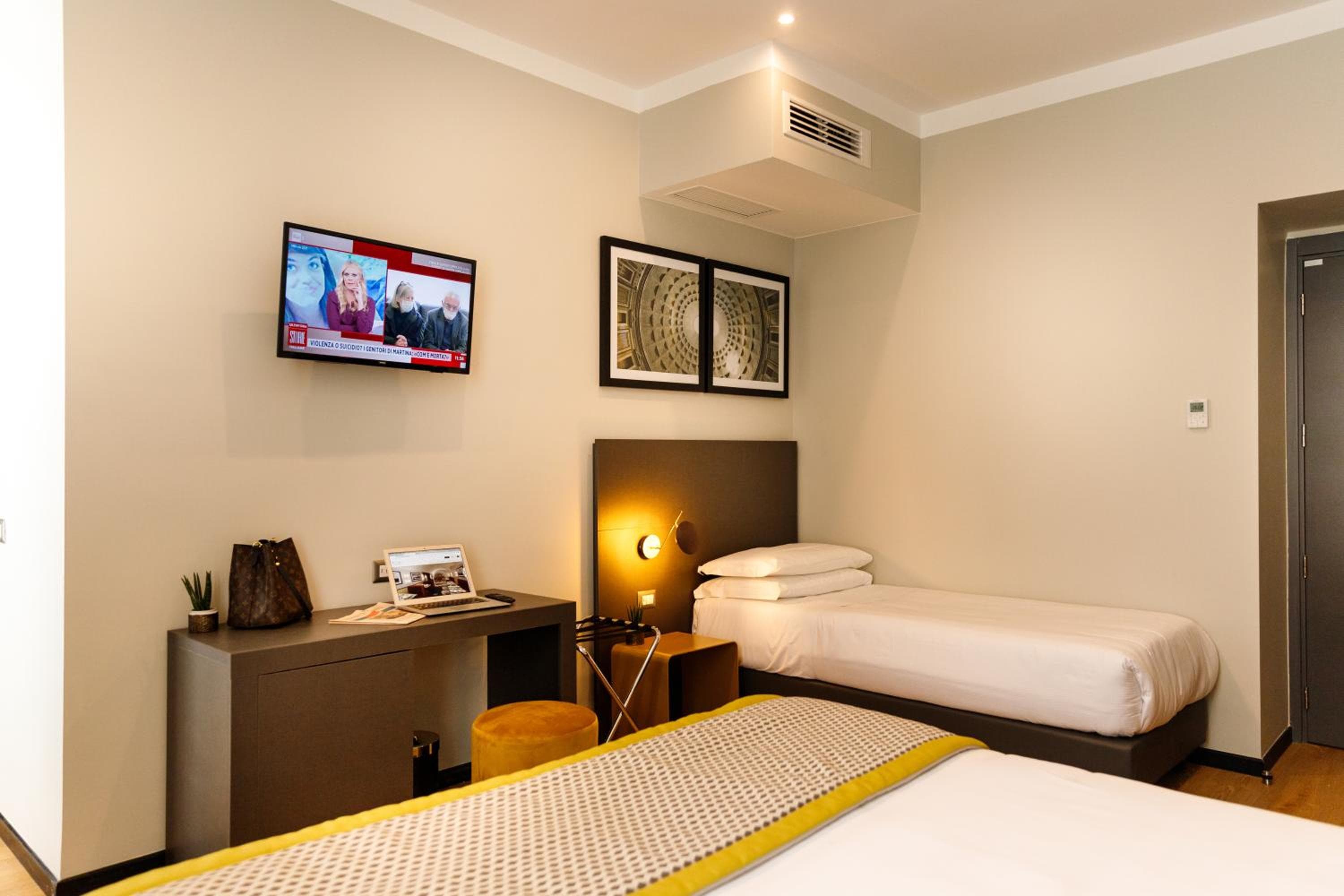 Das Kreuz Hotel — 30