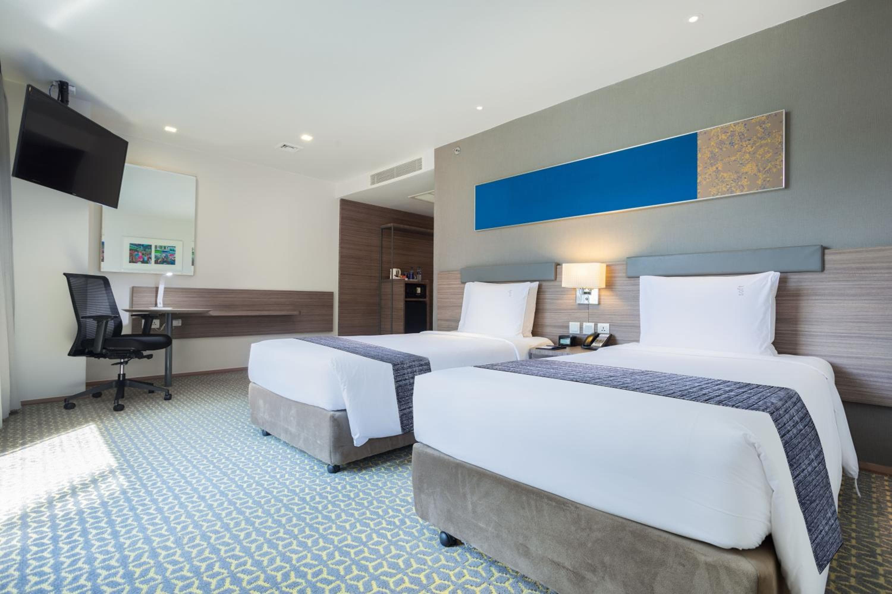 Holiday Inn Express Bangkok Sathorn by IHG — 12