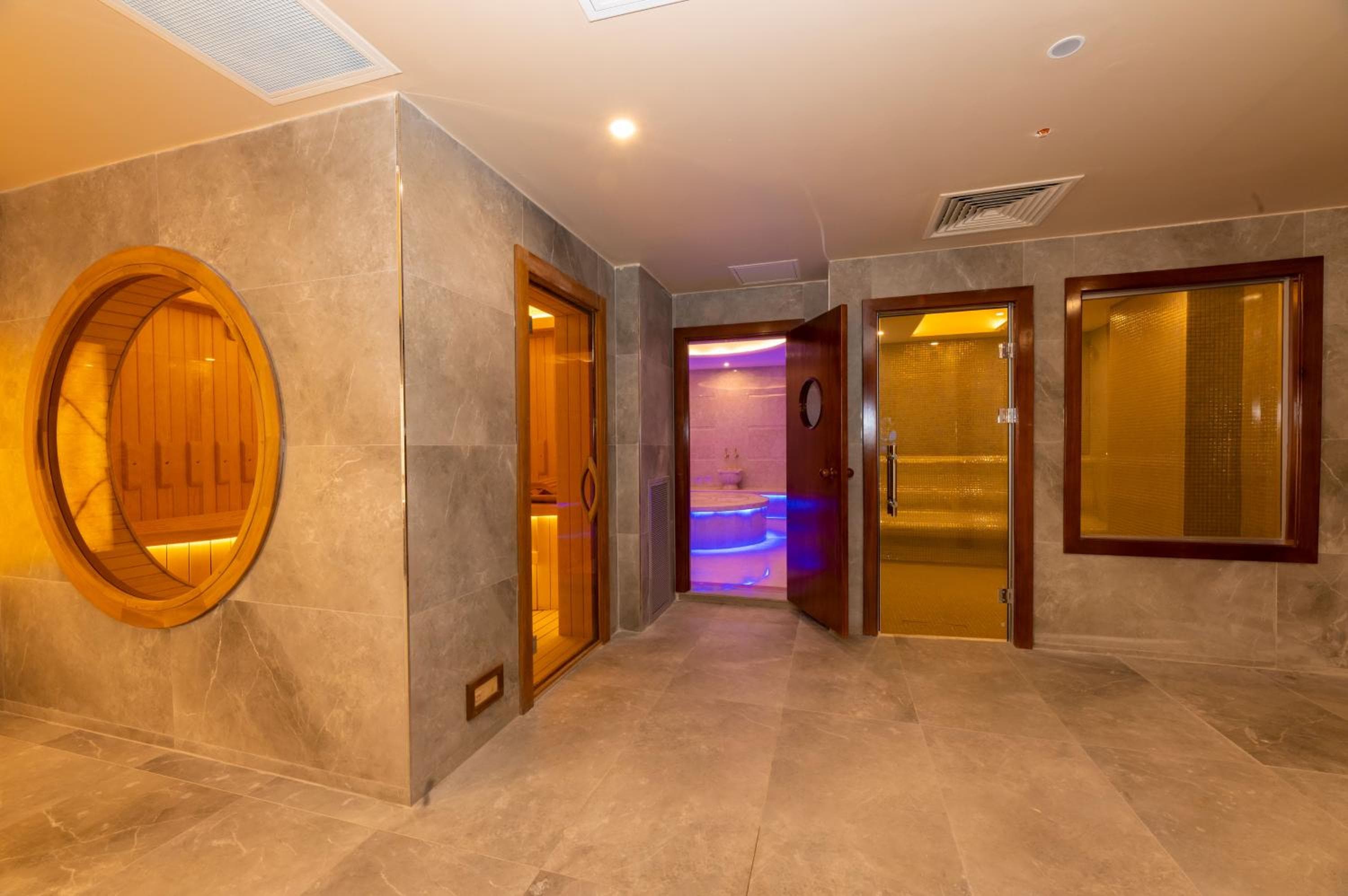 Ramada By Wyndham Istanbul Pera — 9