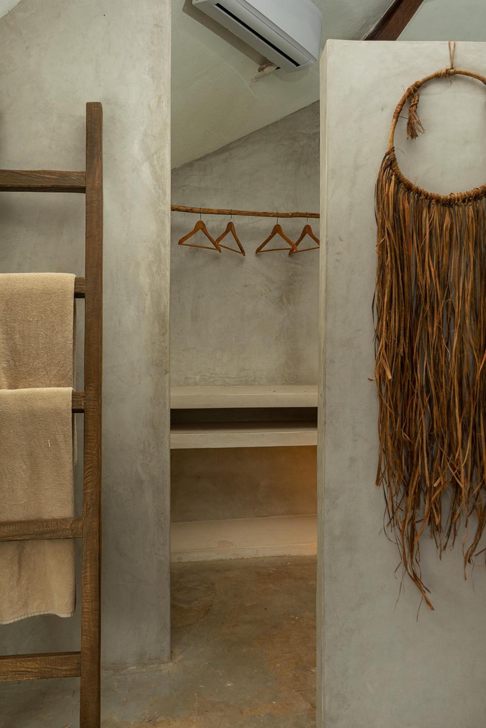 Mamasan Treehouses & Cabins — 17