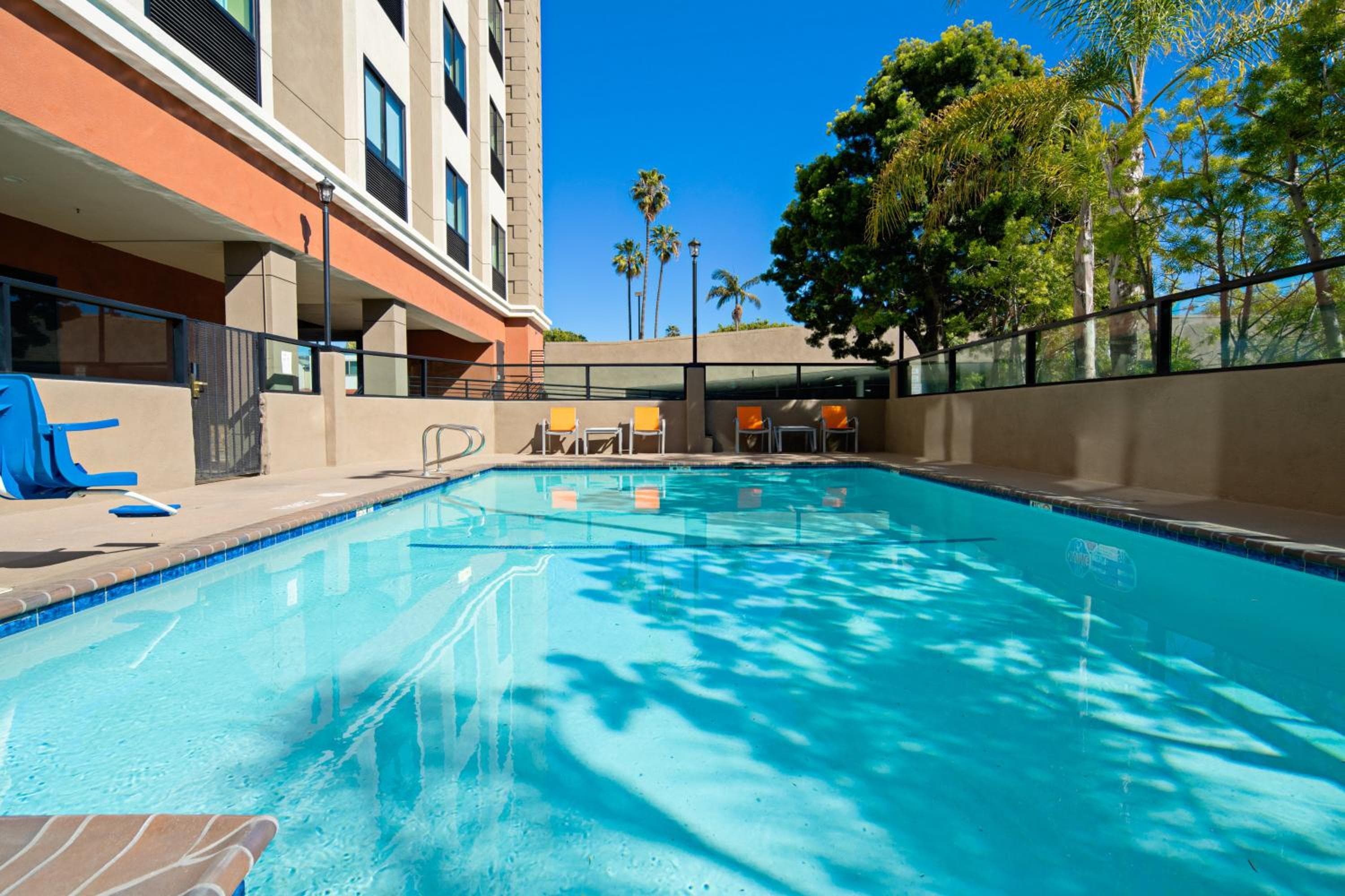 Holiday Inn Express Los Angeles LAX Airport by IHG — 22