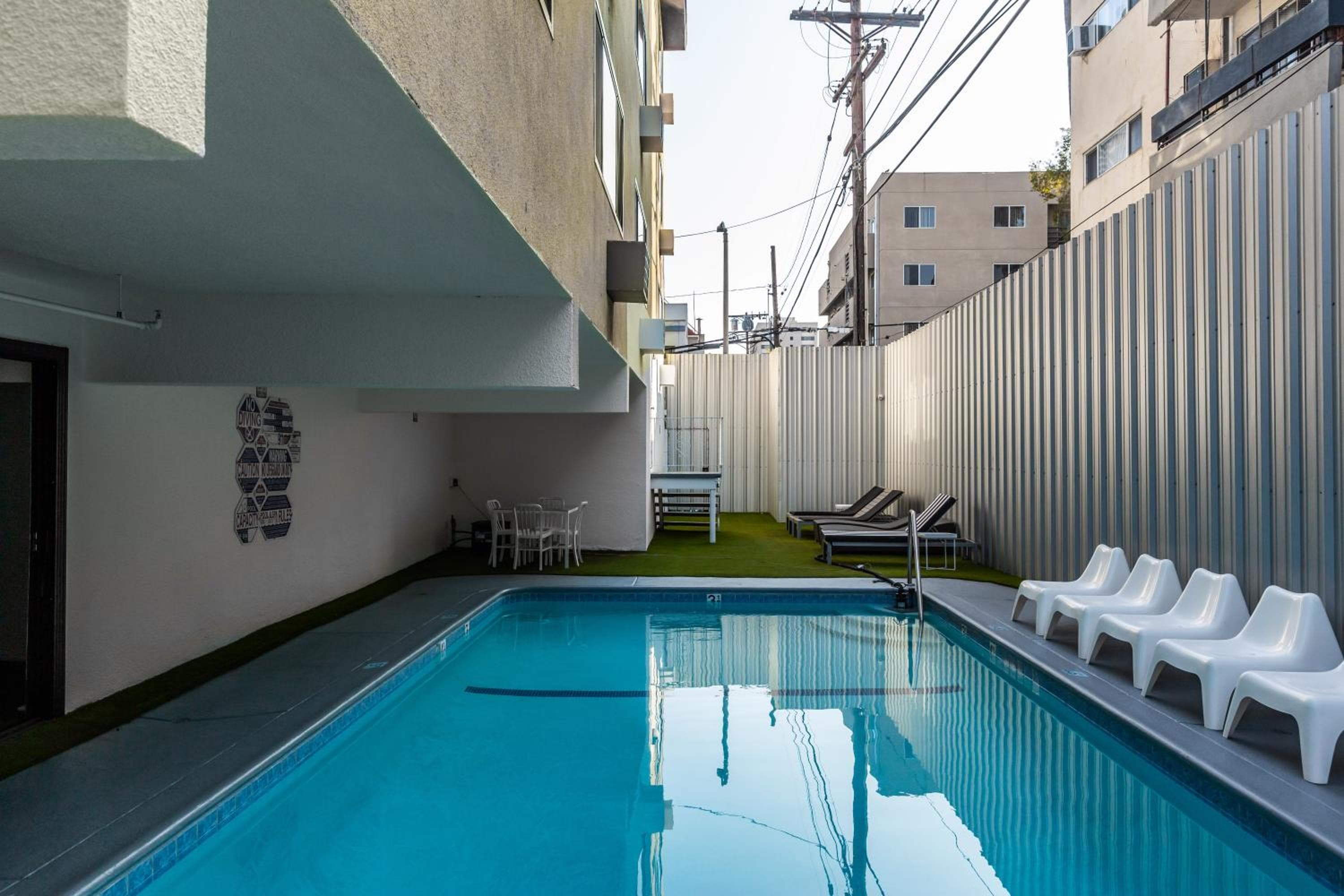 Shelter Hotel Los Angeles — 20