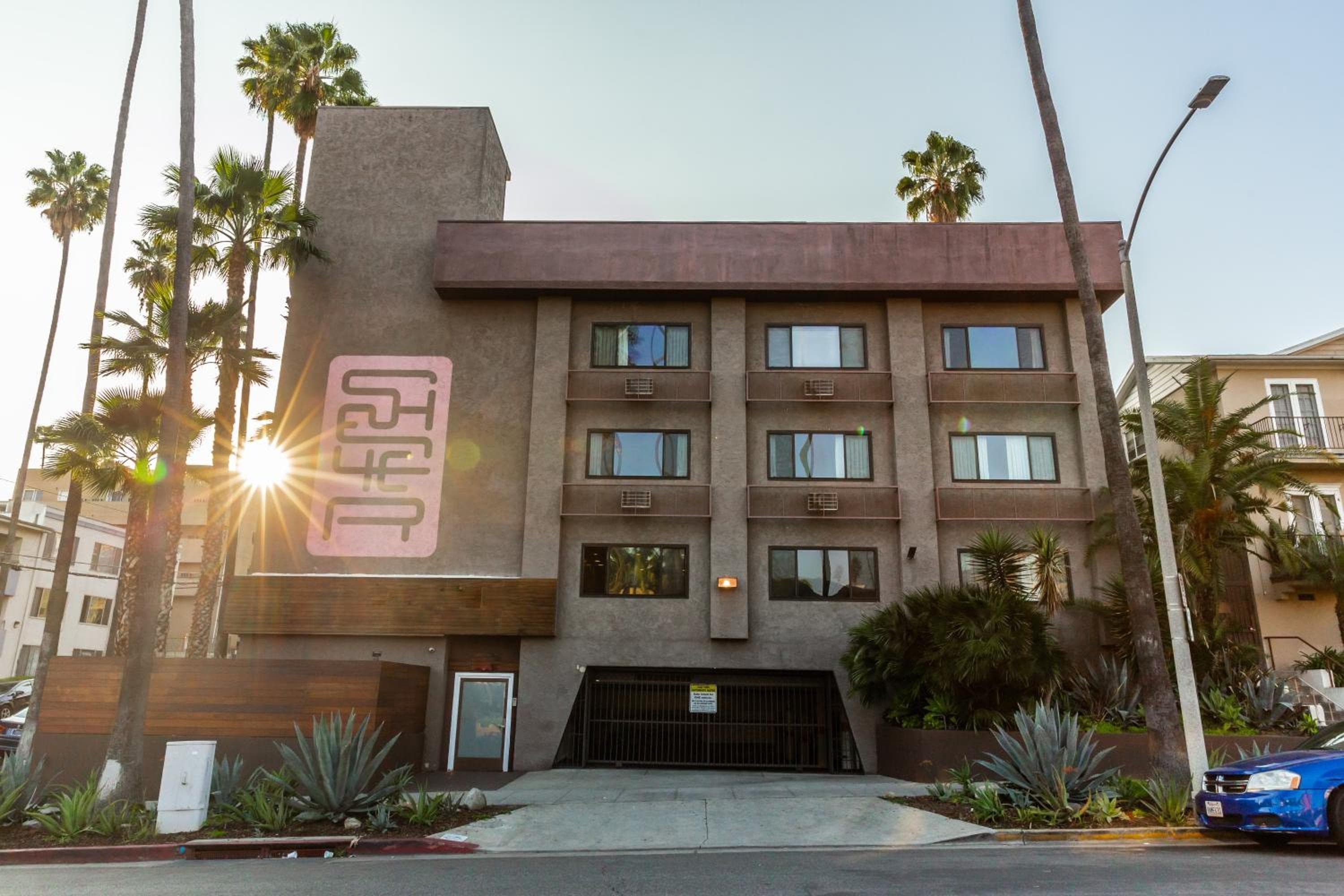 Shelter Hotel Los Angeles — 27