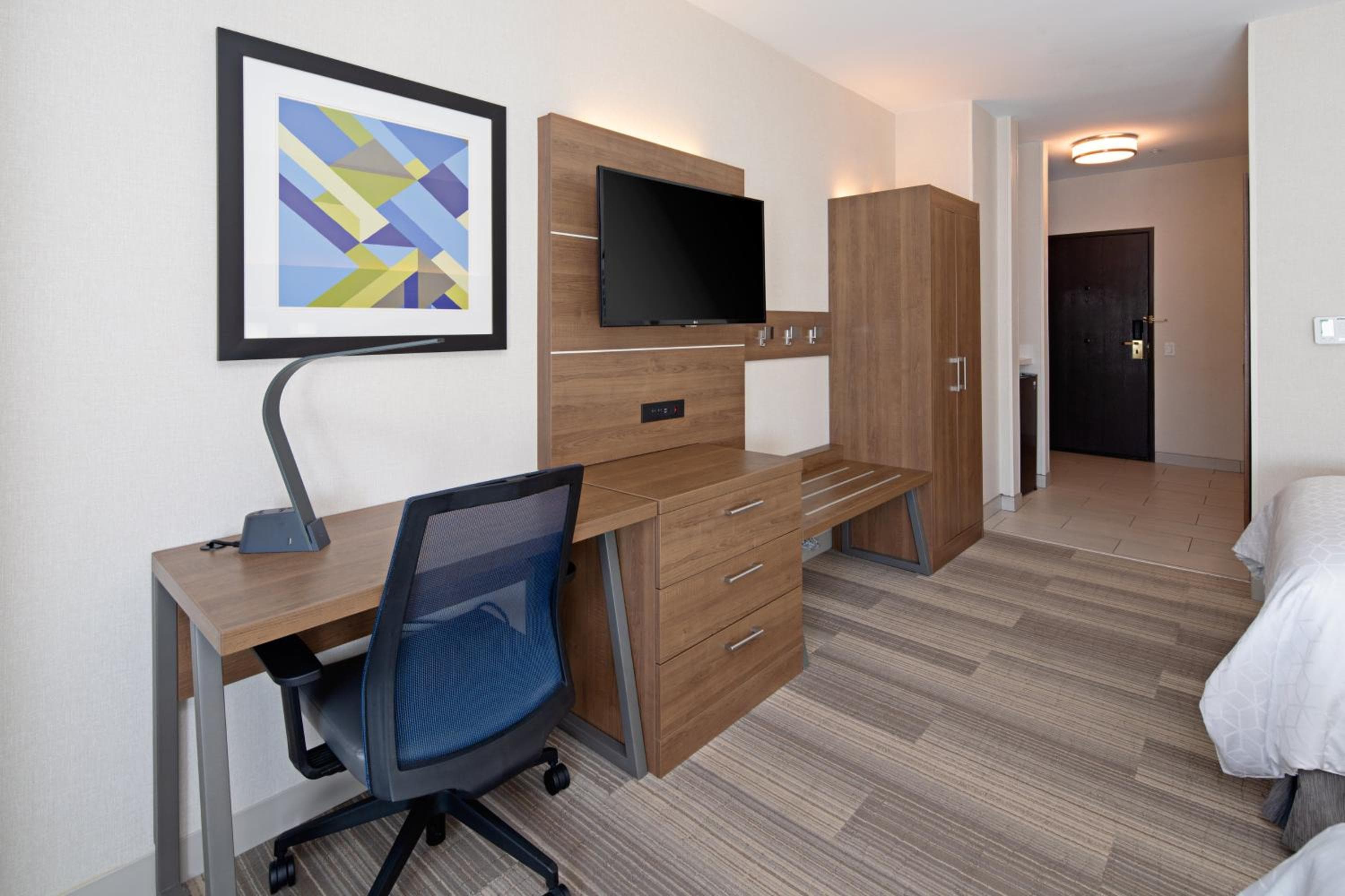 Holiday Inn Express Los Angeles LAX Airport by IHG — 13