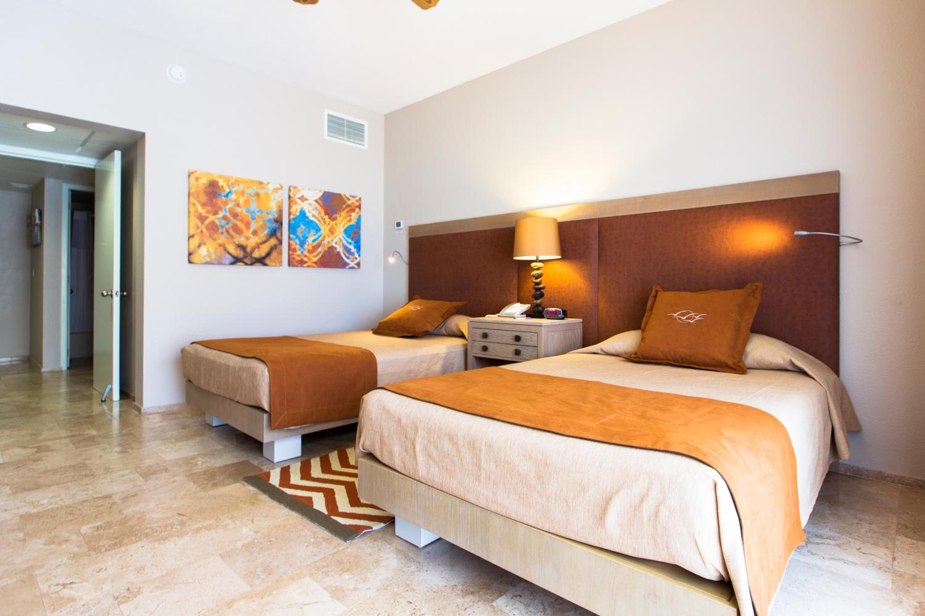 Holiday Inn Club Vacations The Royal Sands All Inclusive — 4