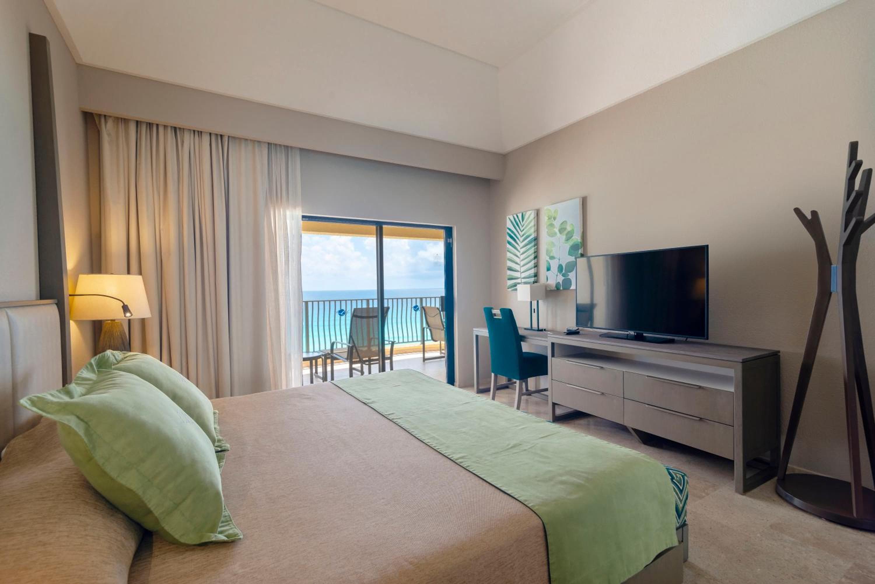 Holiday Inn Club Vacations The Royal Sands All Inclusive — 24