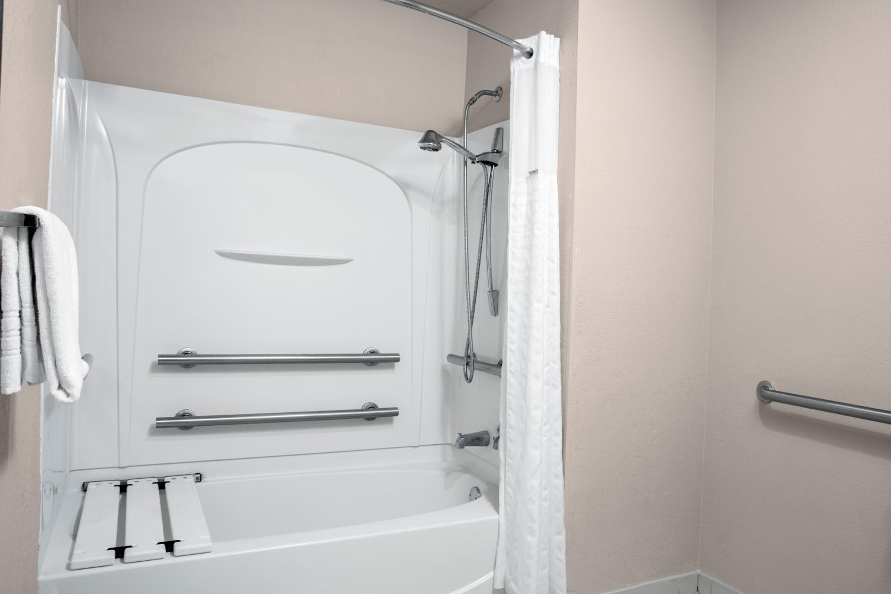 Baymont by Wyndham Miami Doral — 6