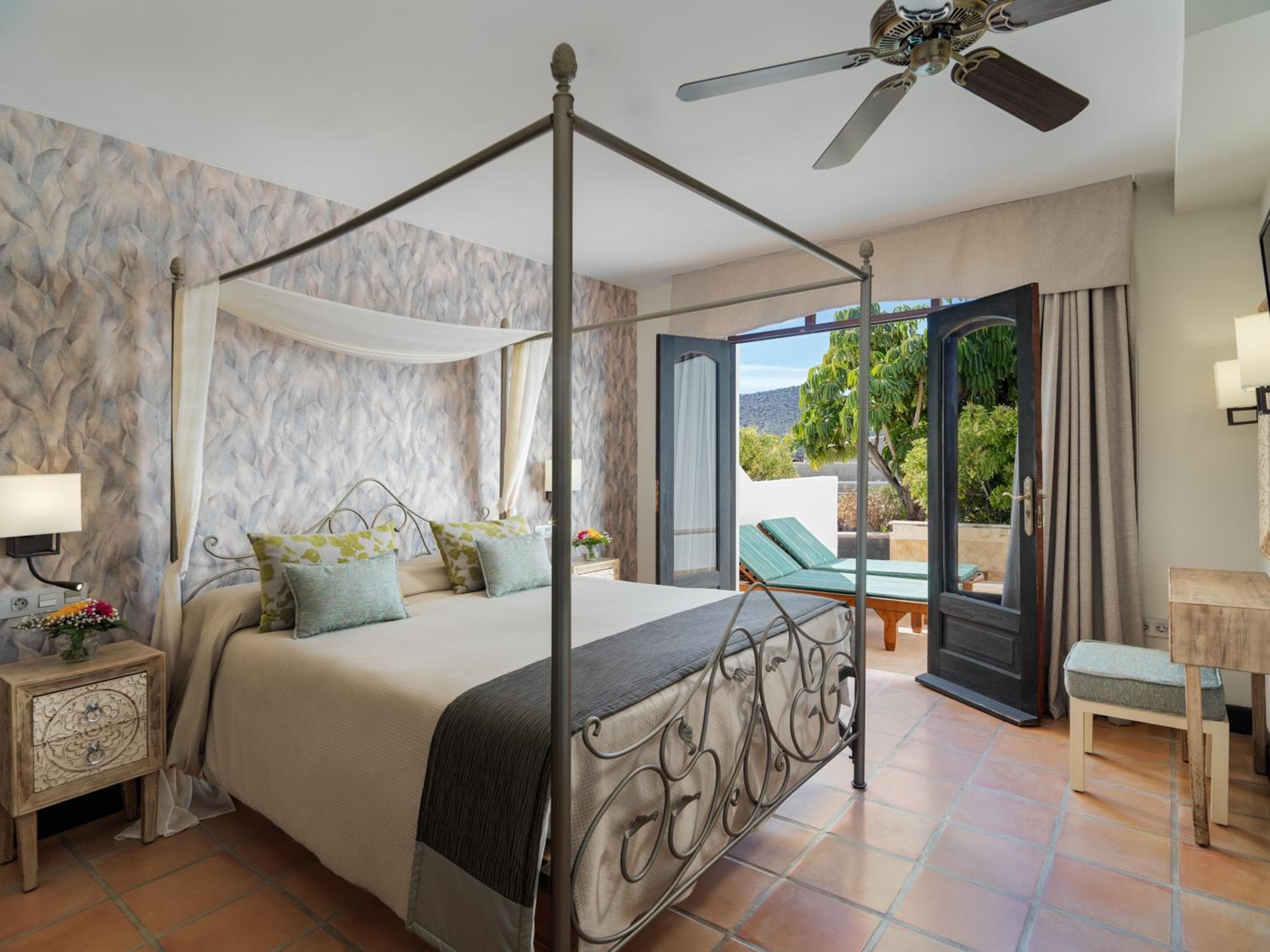Regency Country Club, Apartments Suites — 2
