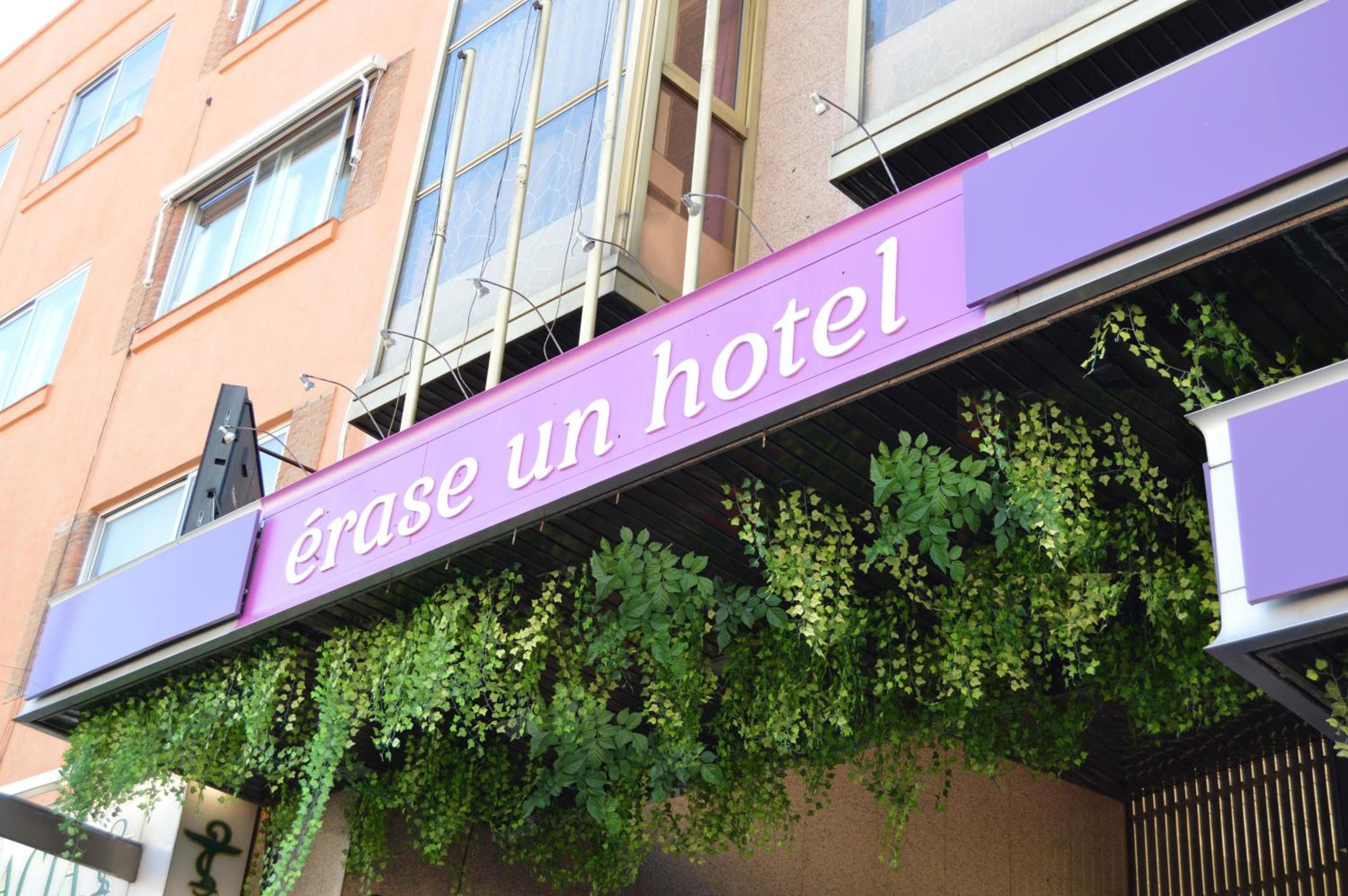 Erase un Hotel — 28