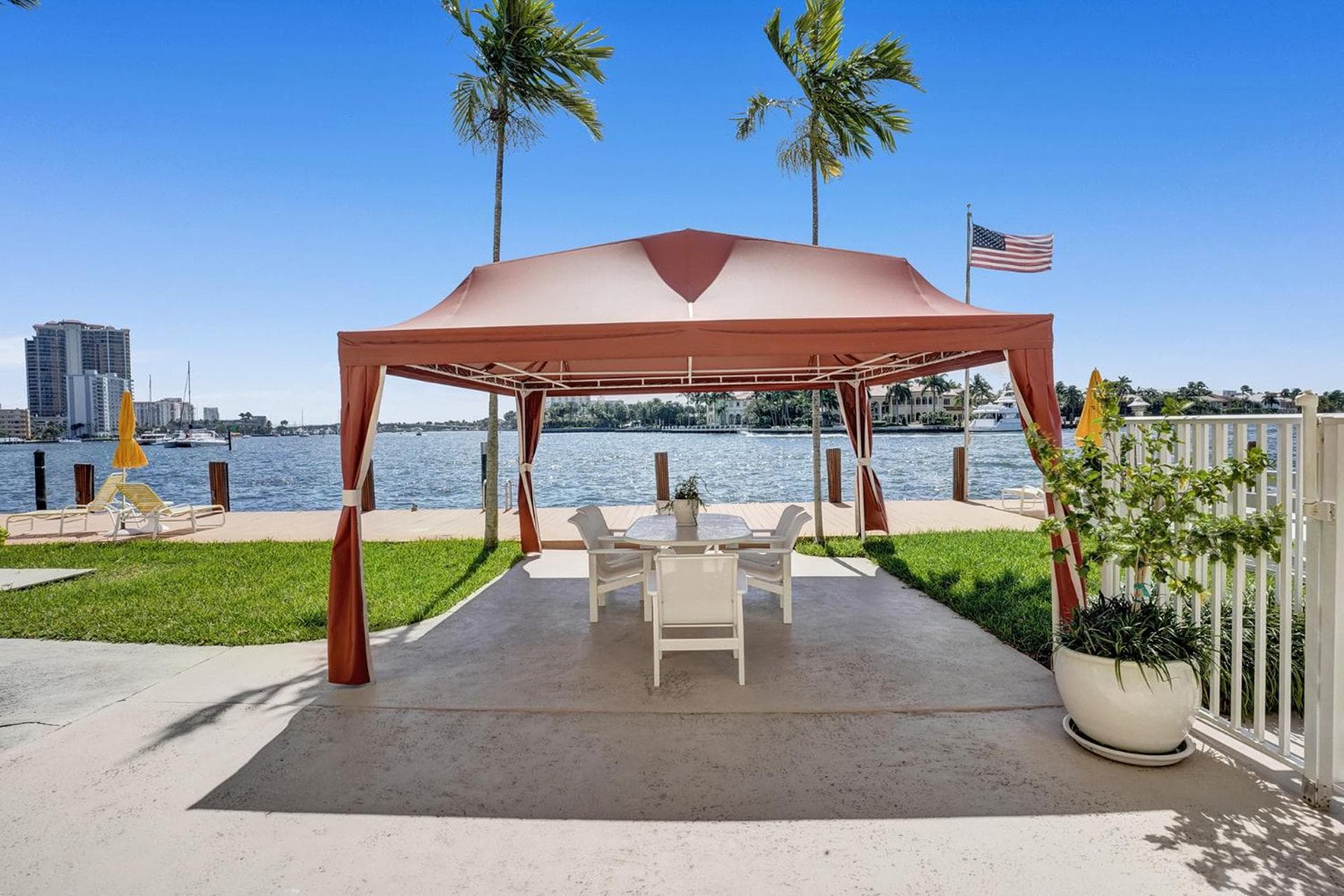 Fort Lauderdale Yacht und Beach Club 416 — 25