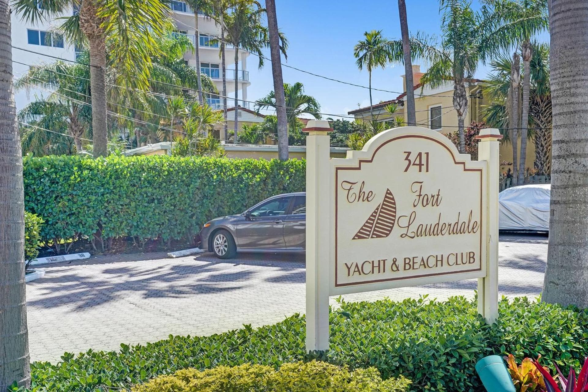 Fort Lauderdale Yacht and Beach Club 416 — 23