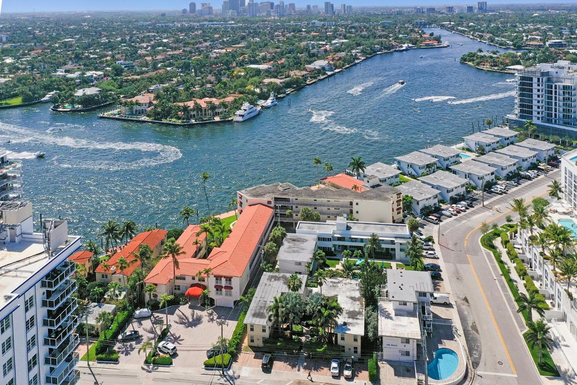 Fort Lauderdale Yacht and Beach Club 416 — 19