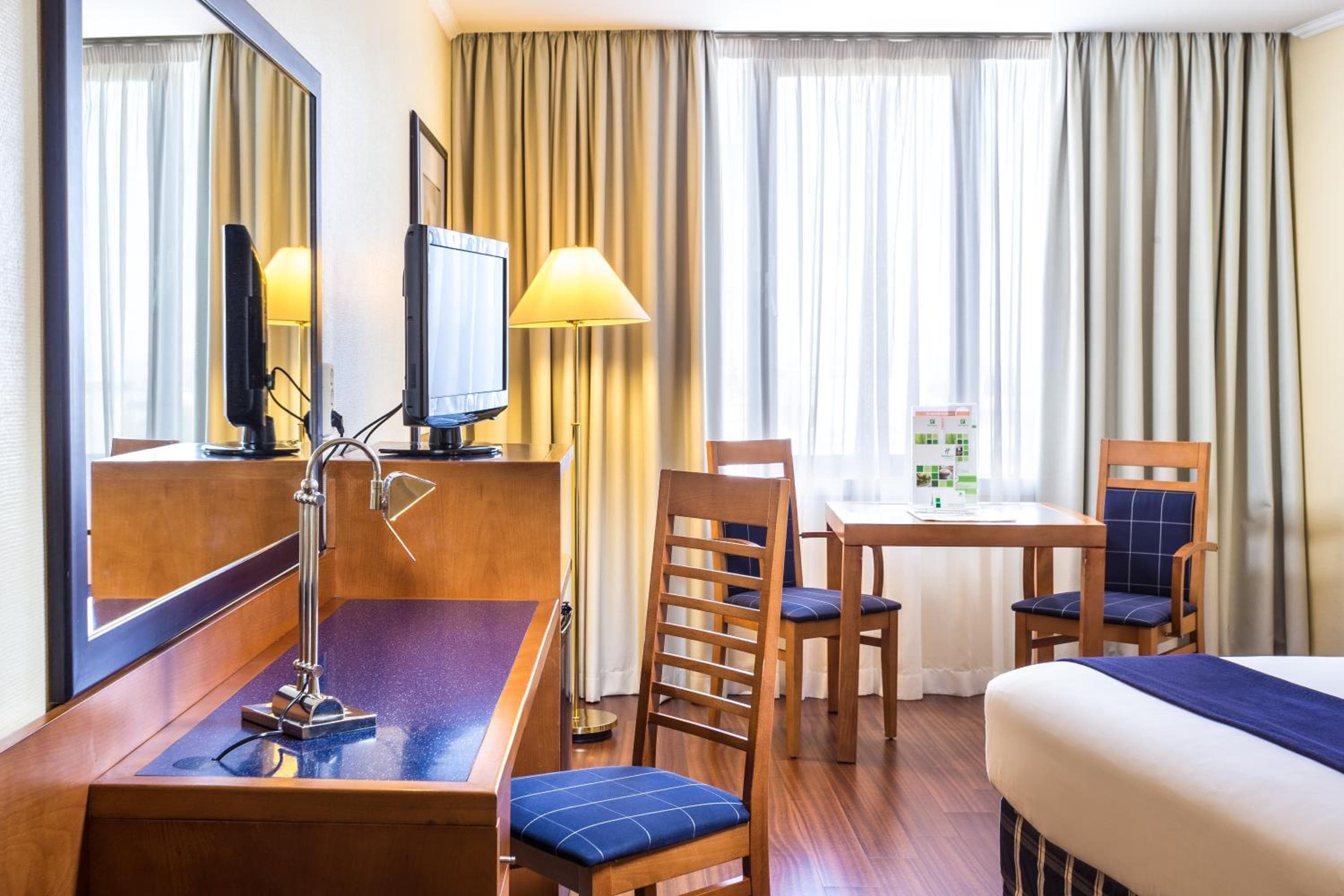 Holiday Inn Lisbon by IHG — 16