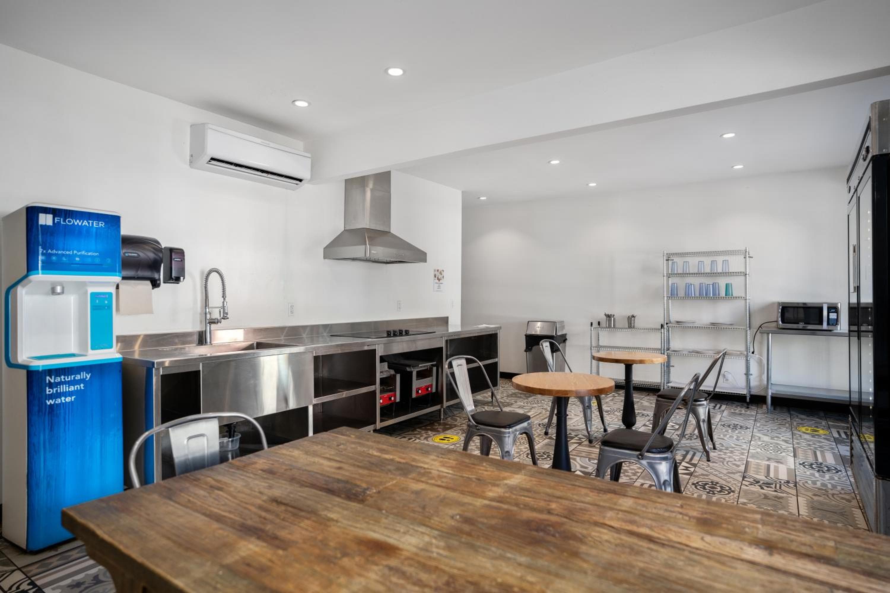 Samesun Hollywood Hotel & Hostel — 17