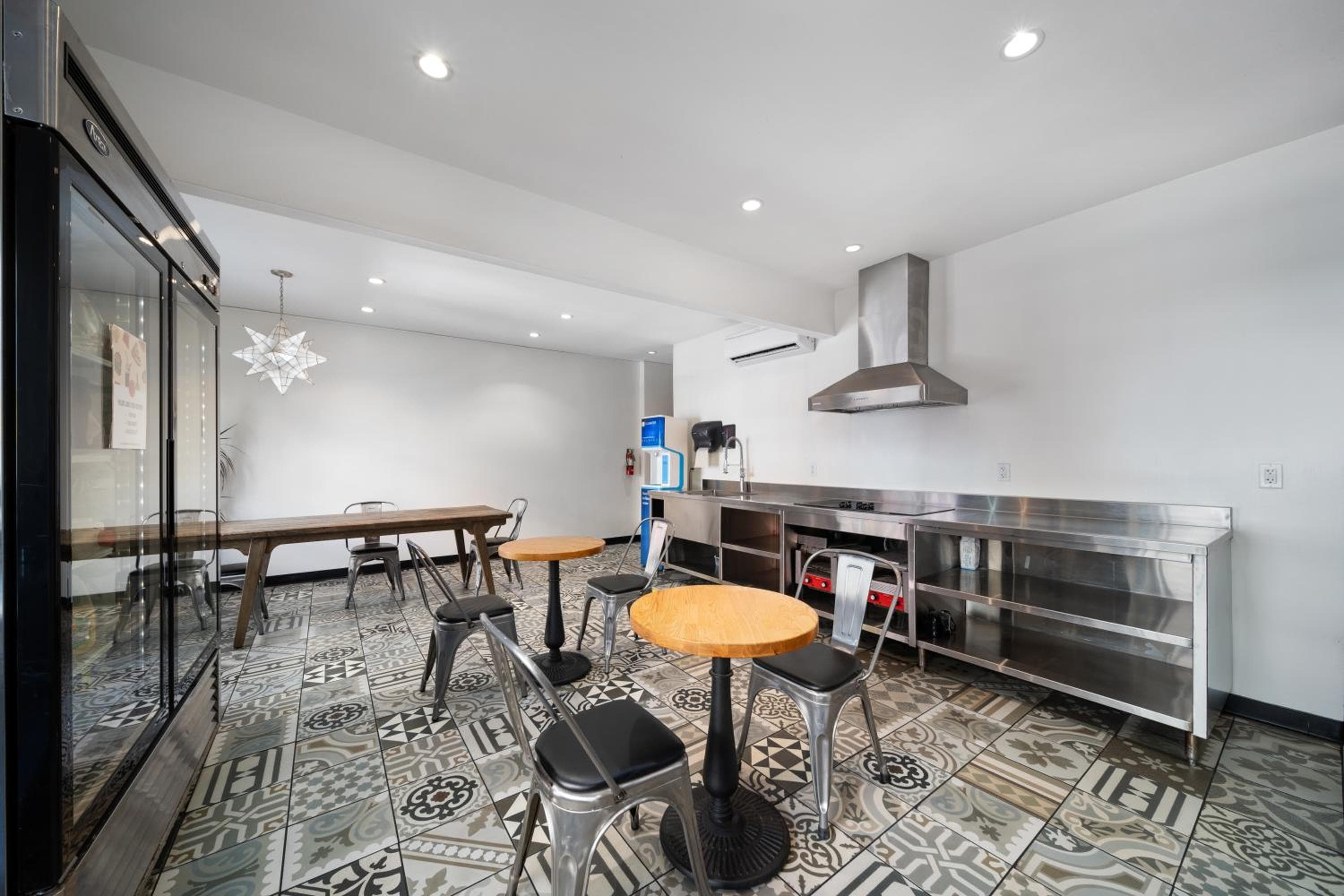 Samesun Hollywood Hotel & Hostel — 26