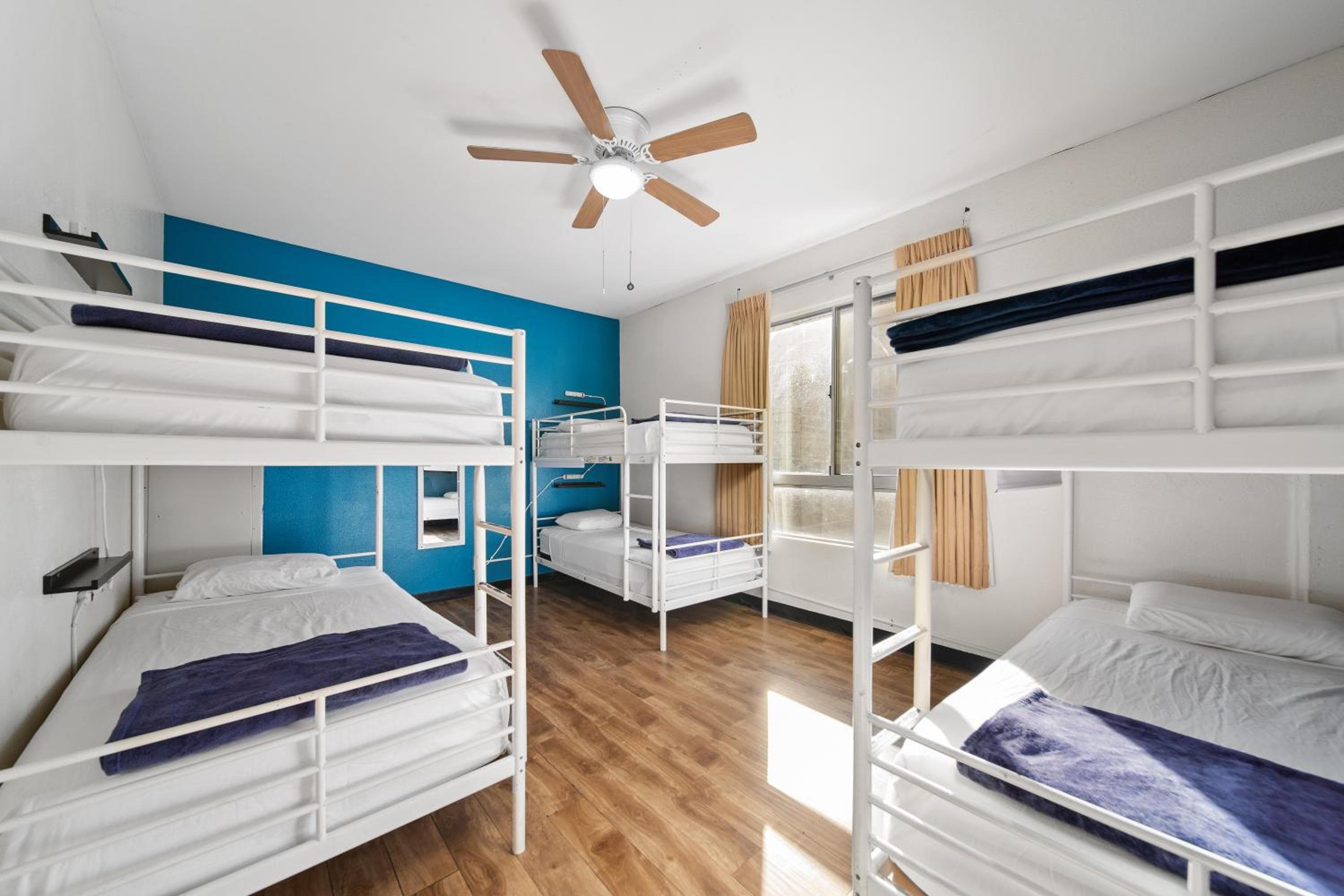 Samesun Hollywood Hotel & Hostel — 15