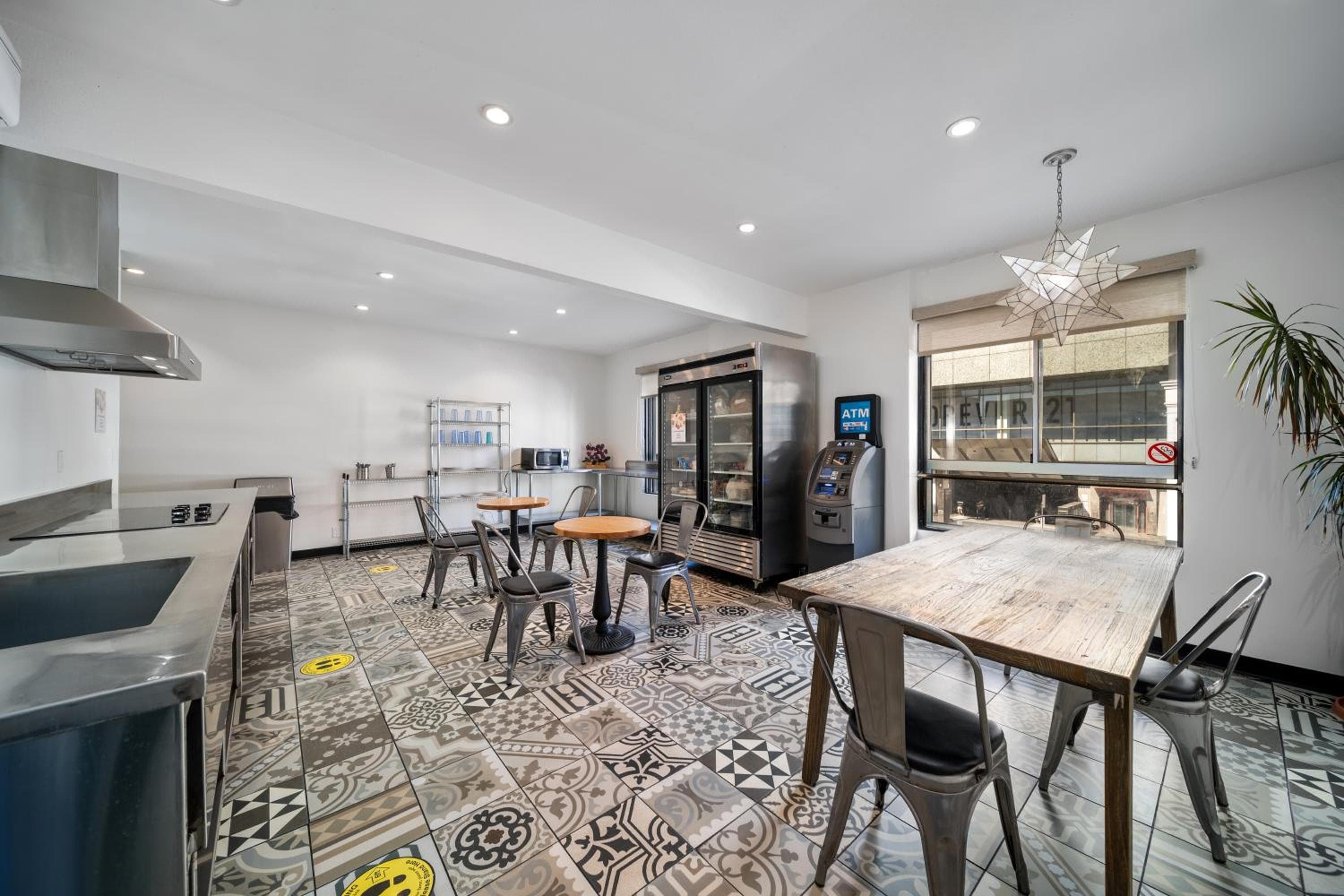 Samesun Hollywood Hotel & Hostel — 9