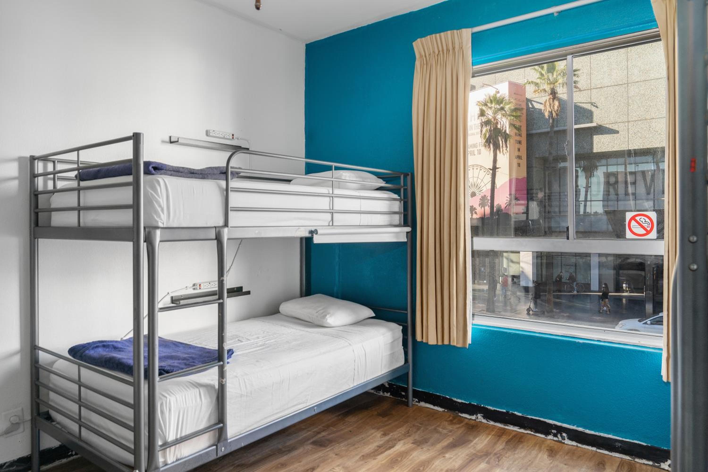 Samesun Hollywood Hotel & Hostel — 28