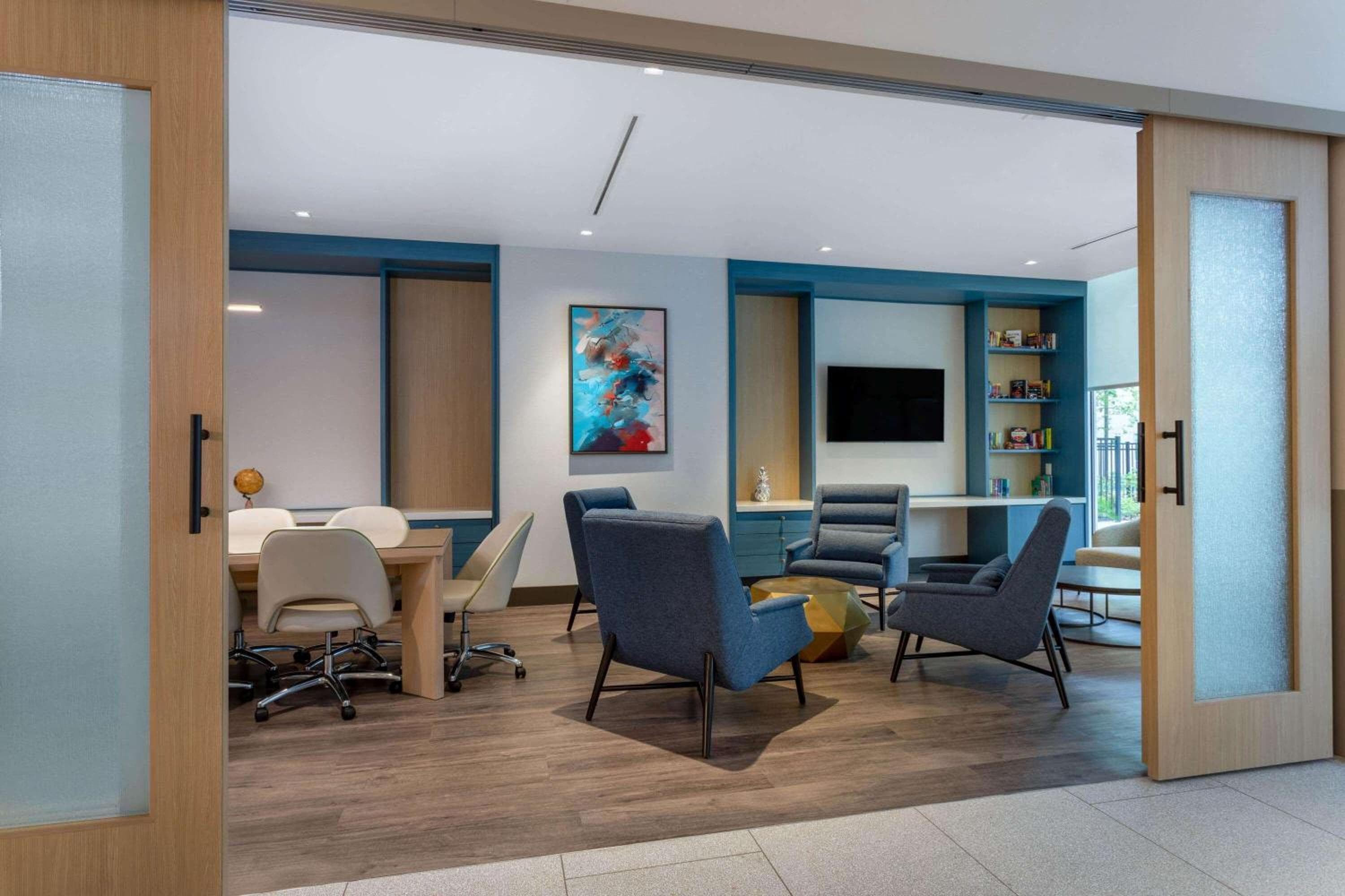 TRYP by Wyndham Orlando — 10