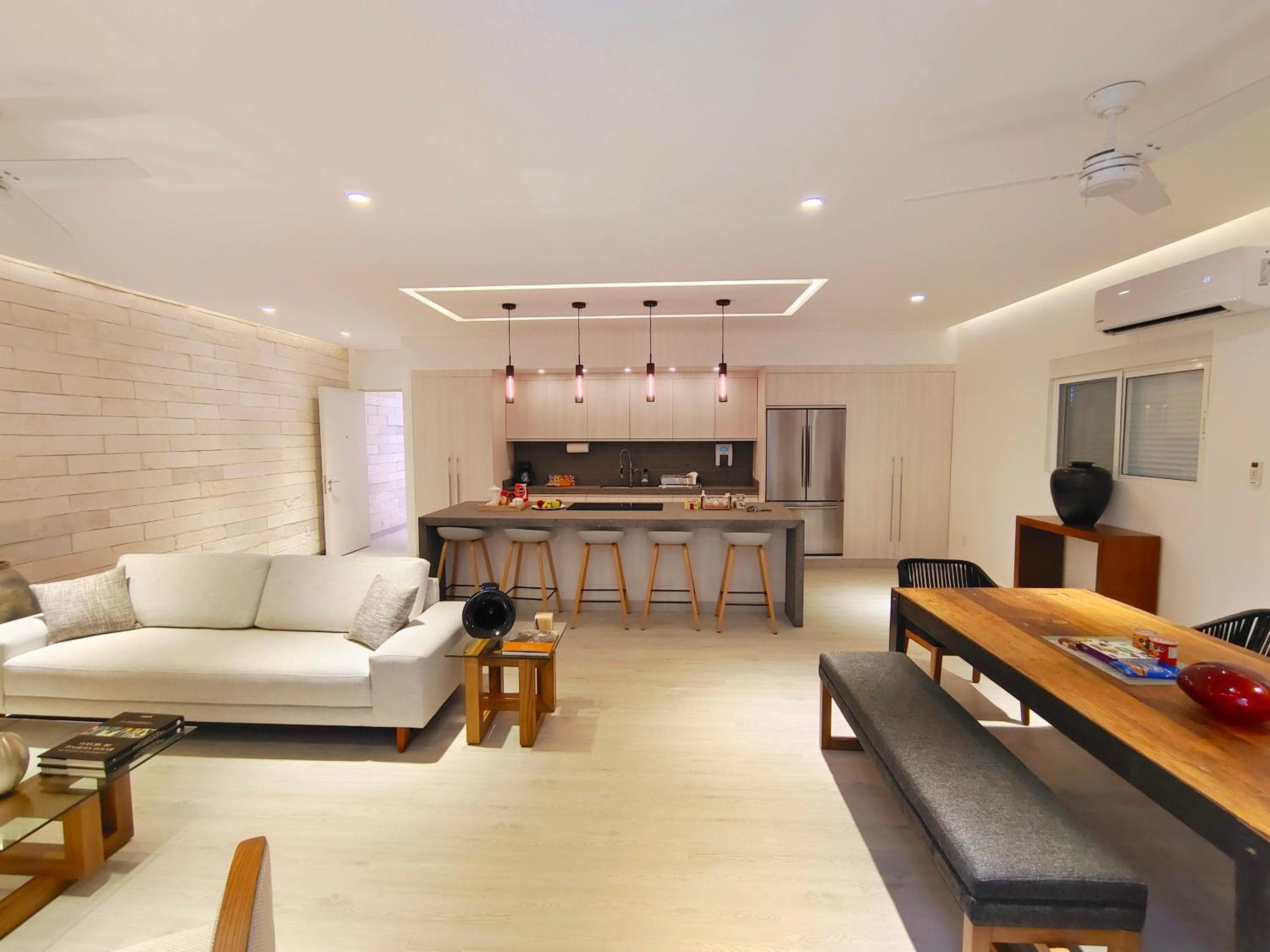 1st Luxury Warehouse — 22